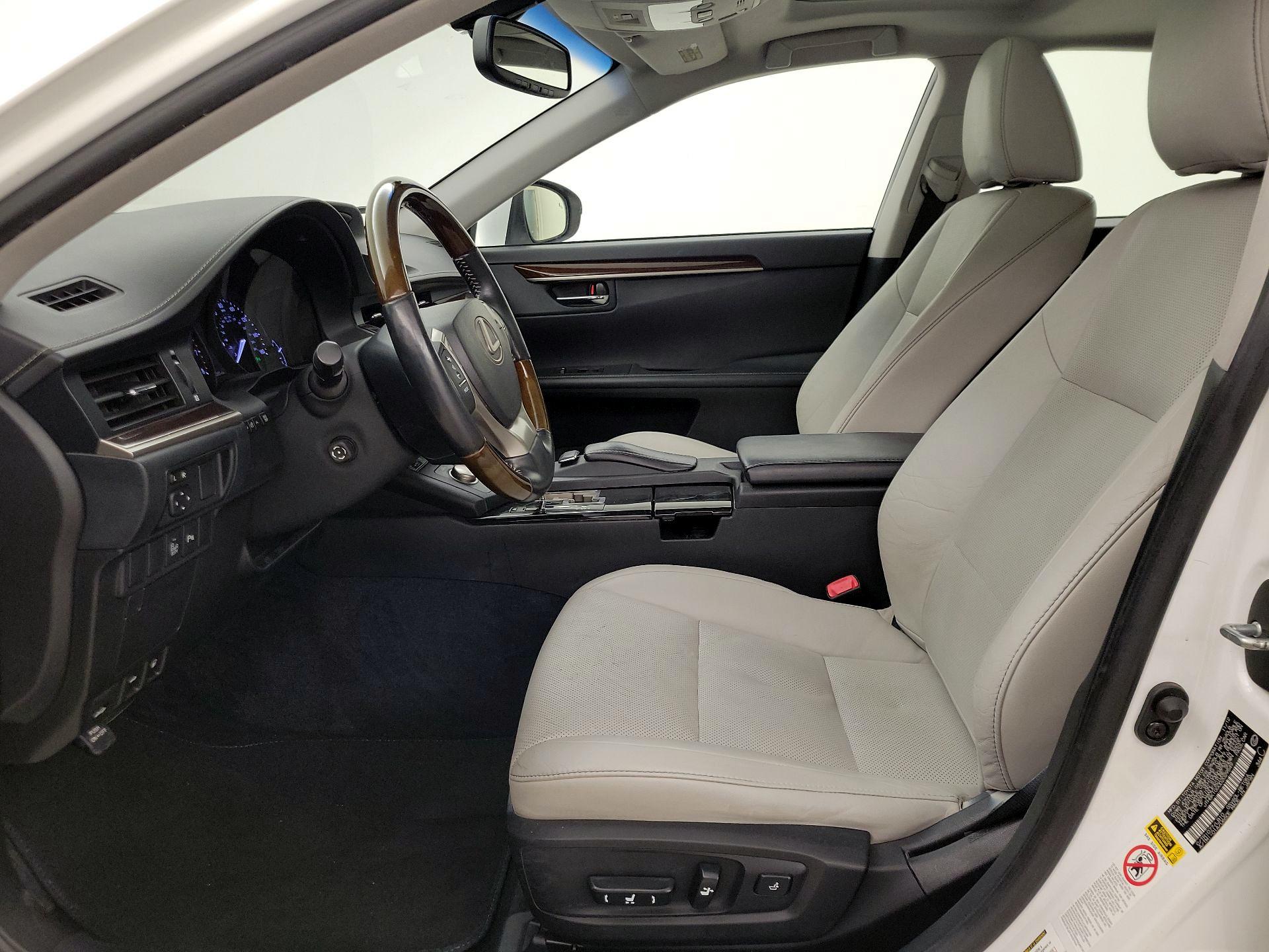 Thumbnail: 2013 Lexus ES - 11