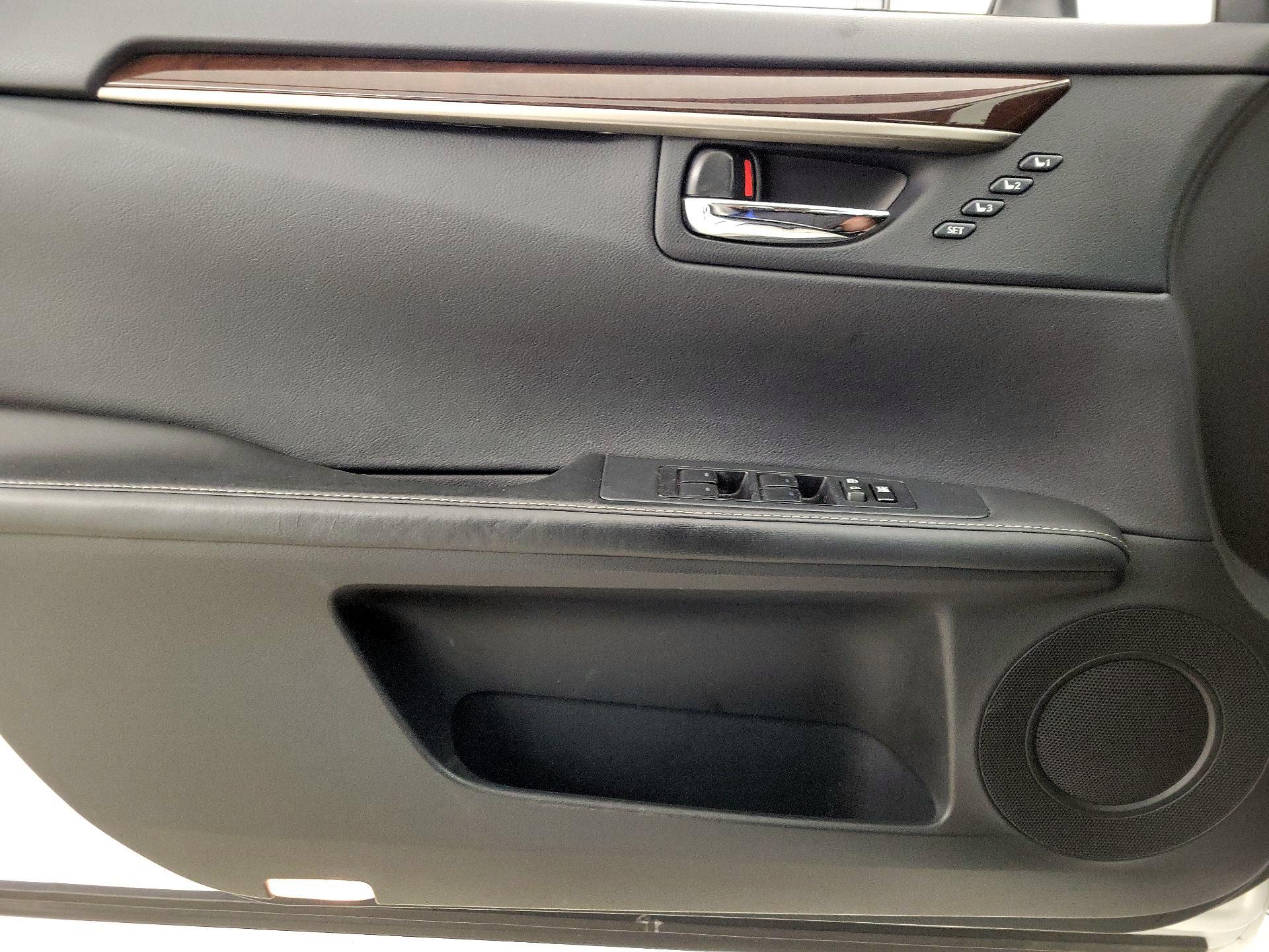 Thumbnail: 2013 Lexus ES - 12