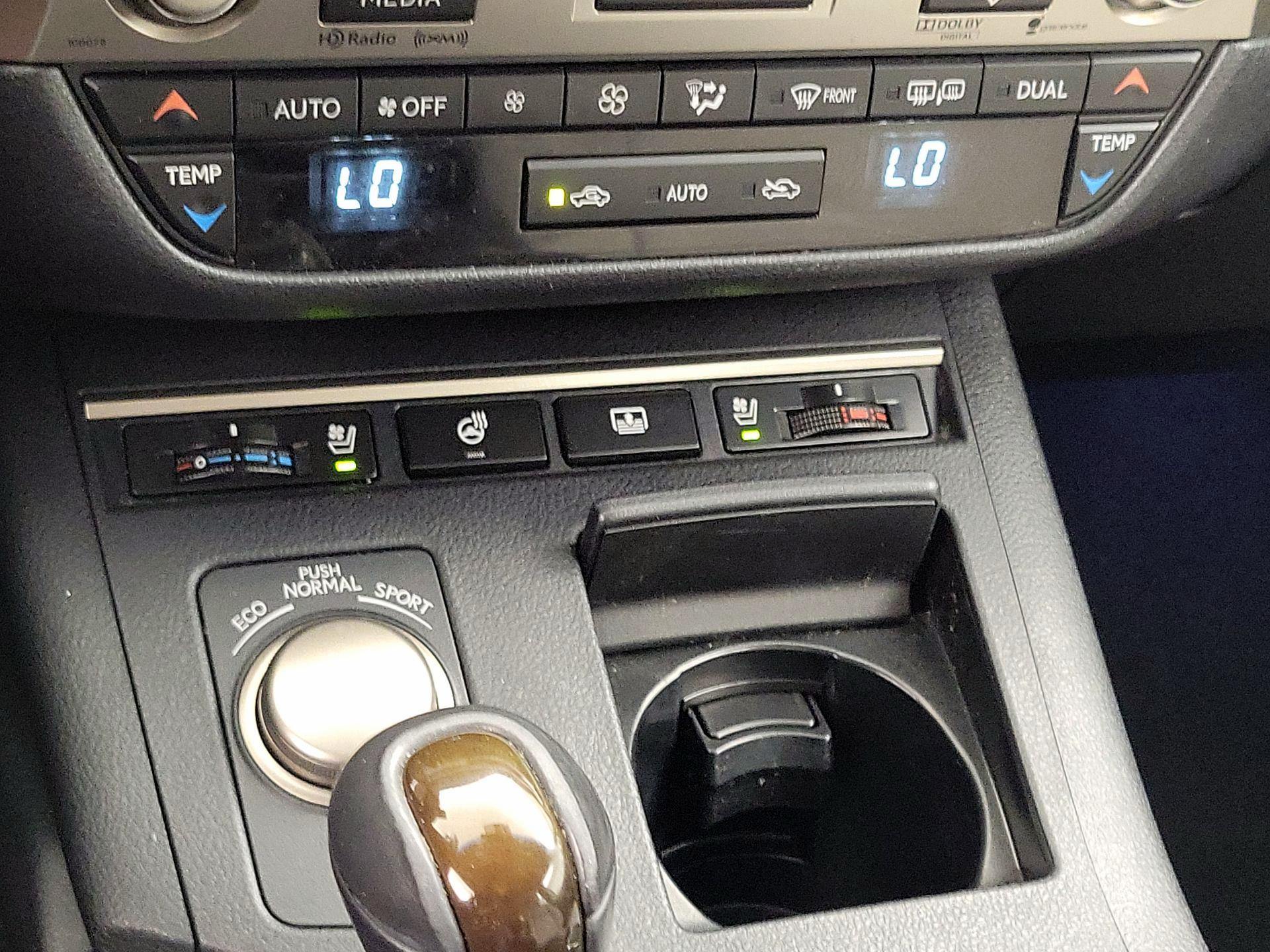 Thumbnail: 2013 Lexus ES - 17