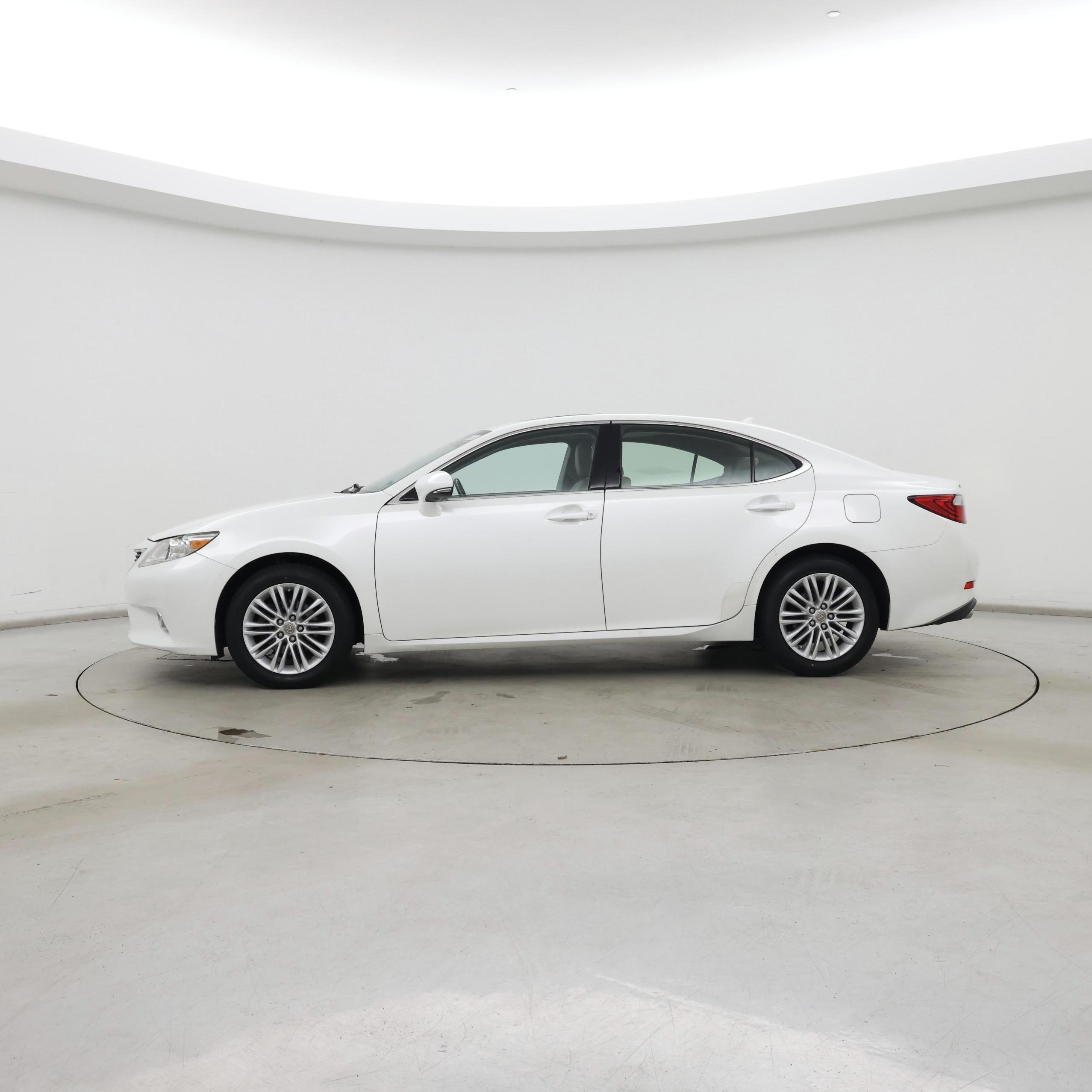 Thumbnail: 2013 Lexus ES - 3