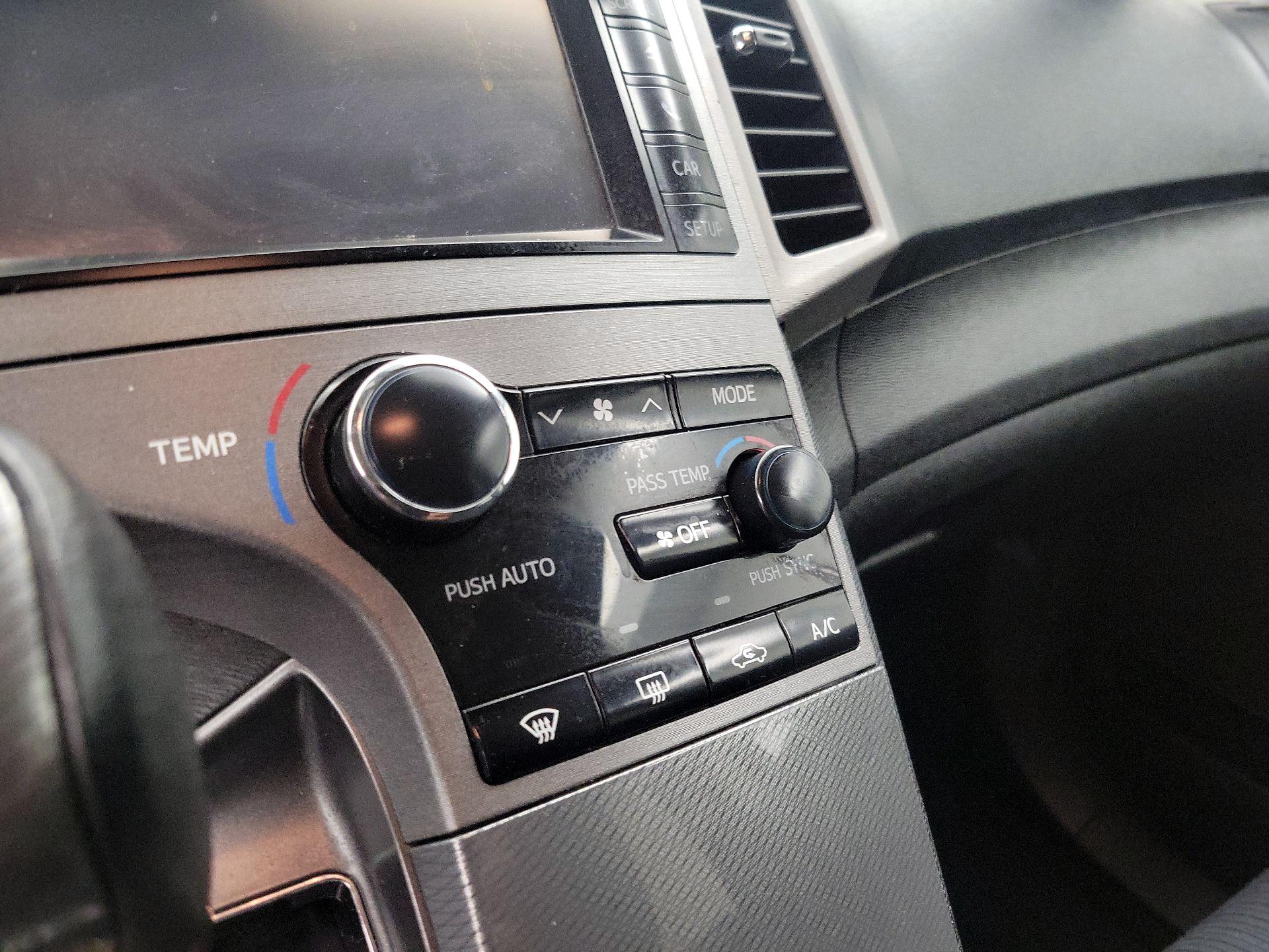 Thumbnail: 2014 Toyota Venza - 15
