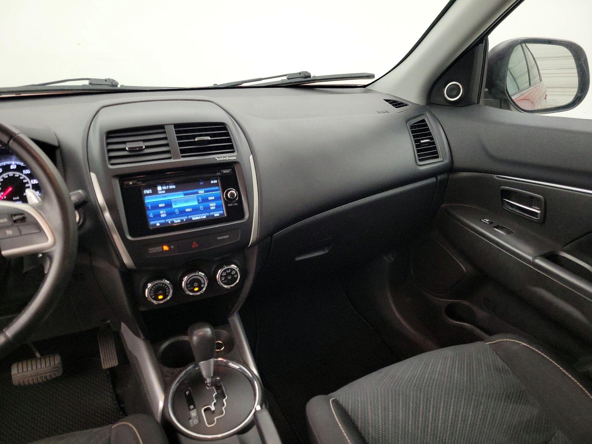 Thumbnail: 2014 Mitsubishi Outlander Sport - 9
