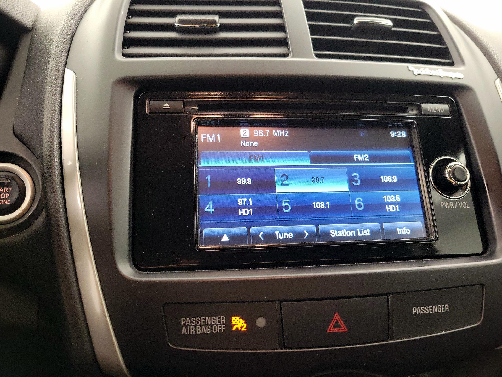 Thumbnail: 2014 Mitsubishi Outlander Sport - 15