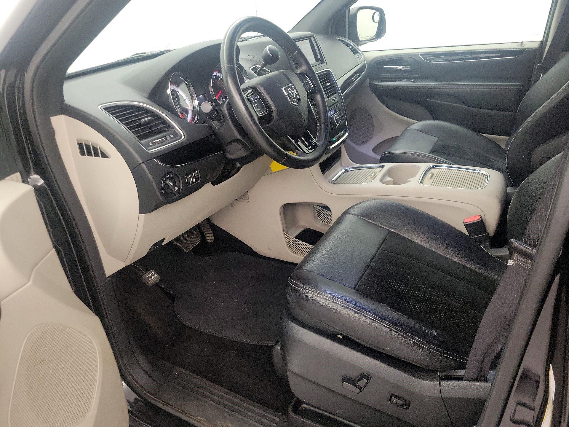 Thumbnail: 2016 Dodge Grand Caravan - 11