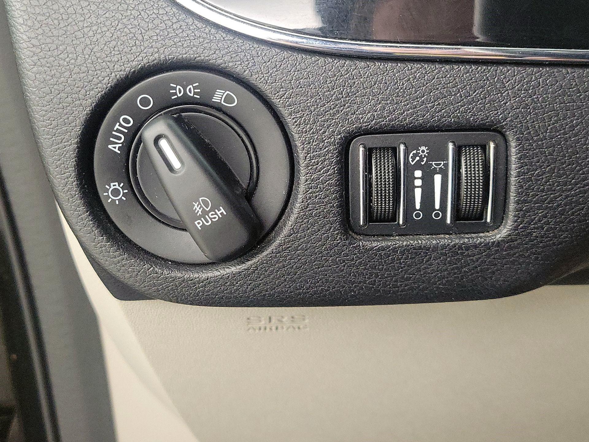 Thumbnail: 2016 Dodge Grand Caravan - 13