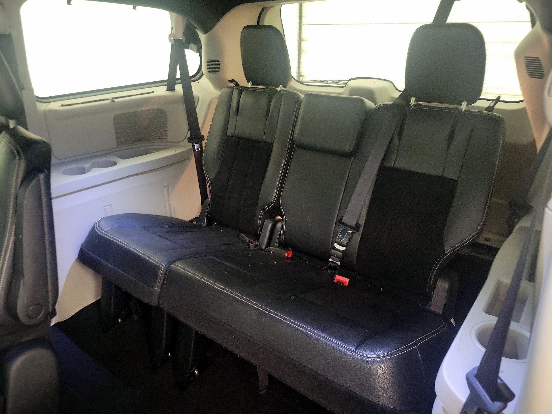 Thumbnail: 2016 Dodge Grand Caravan - 20