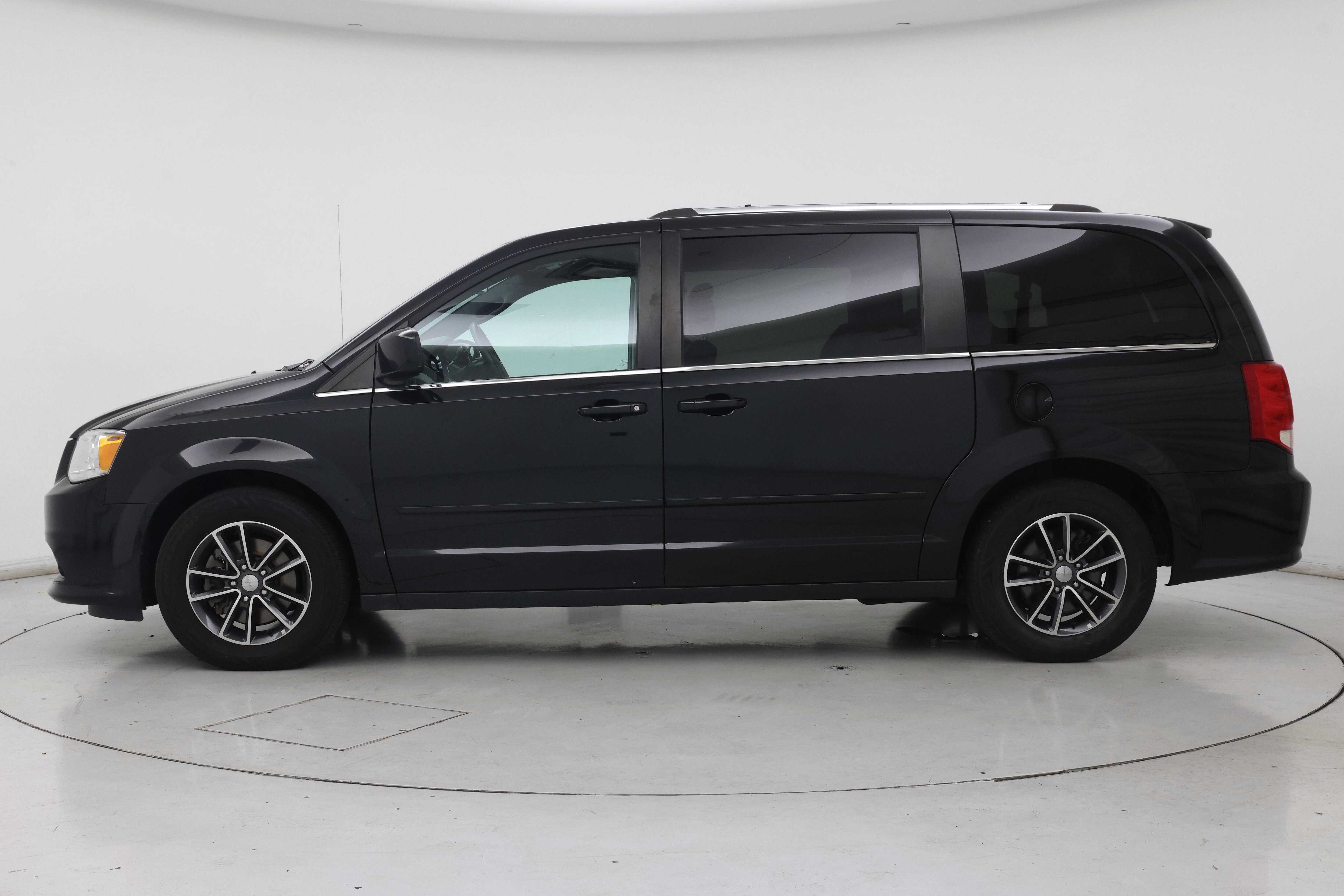 Thumbnail: 2016 Dodge Grand Caravan - 3