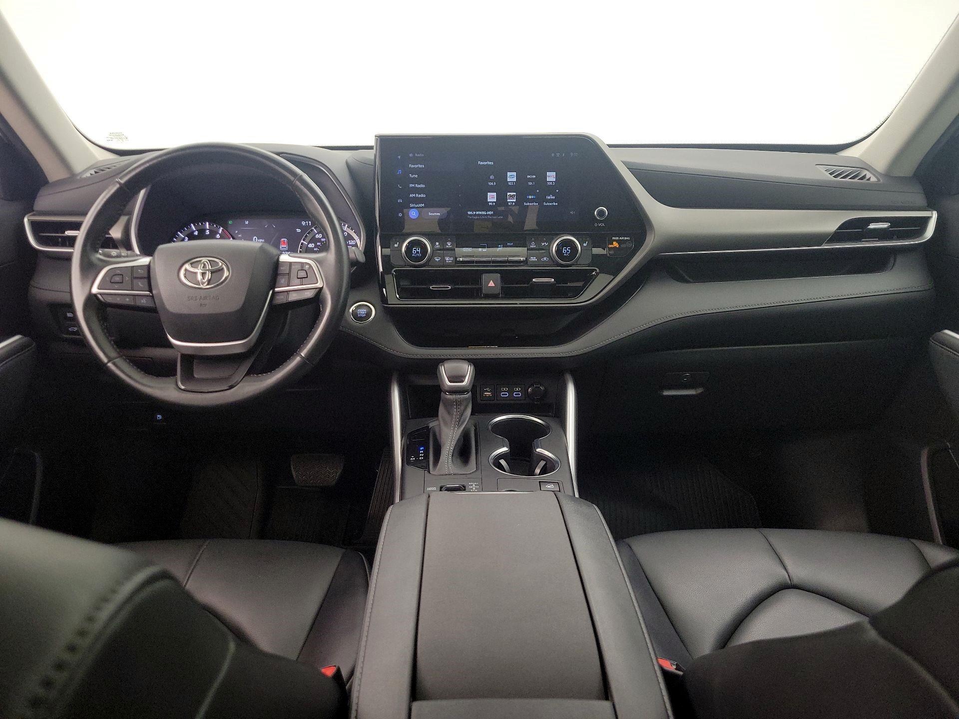 Thumbnail: 2023 Toyota Highlander - 9