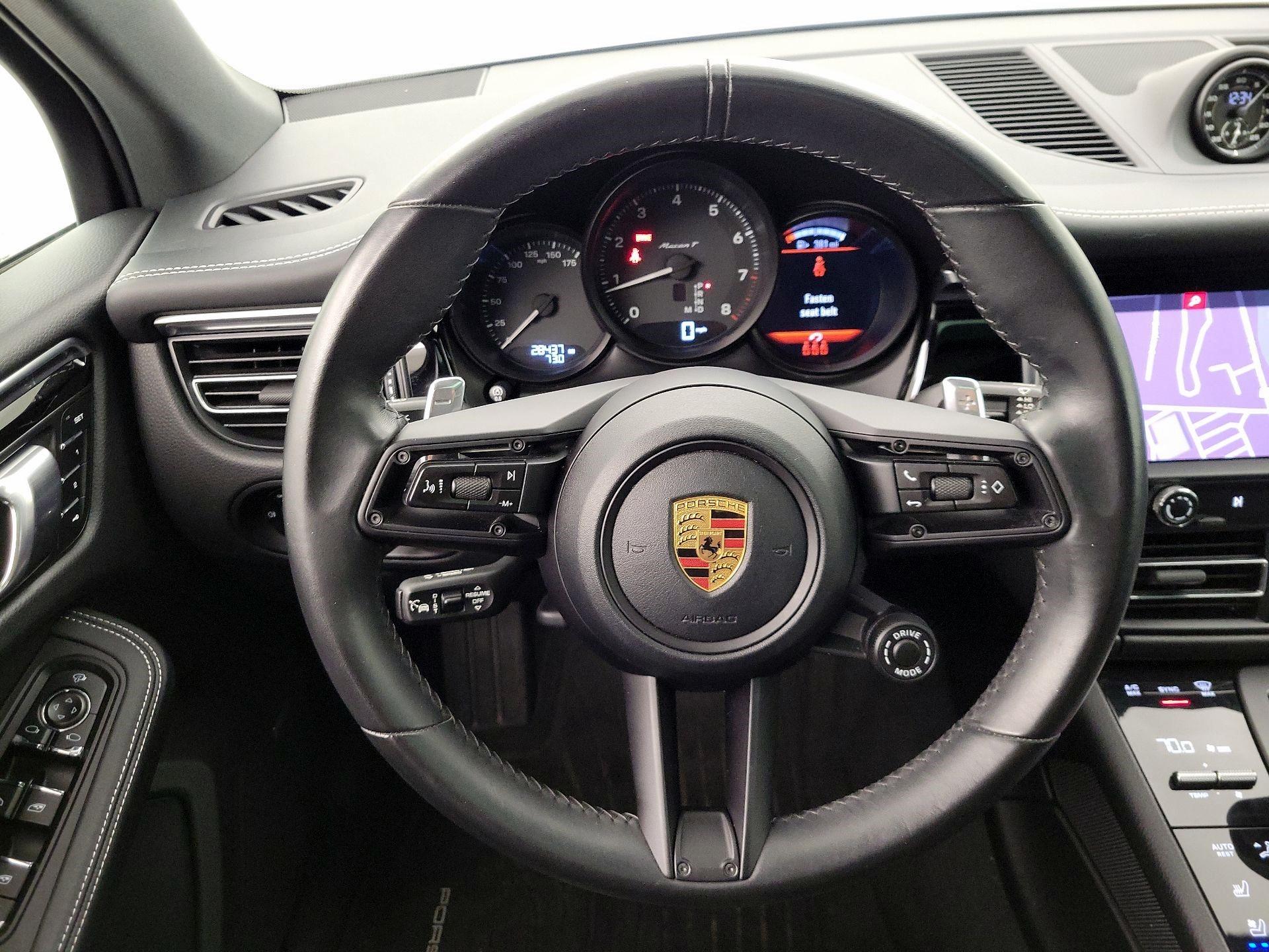 Thumbnail: 2023 Porsche Macan - 10