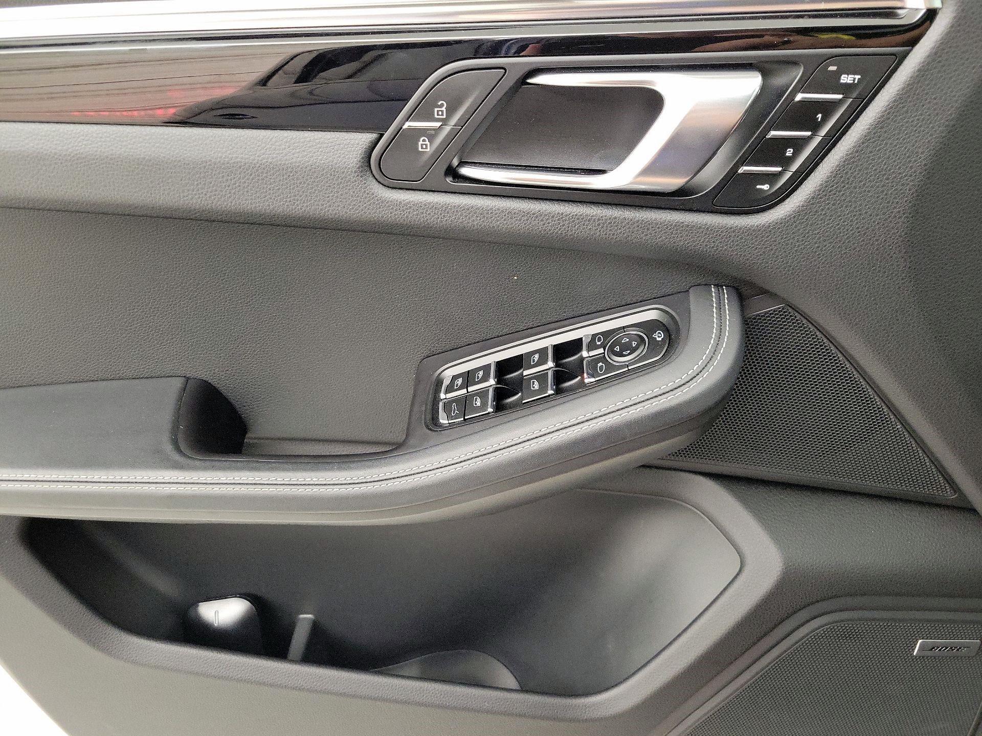 Thumbnail: 2023 Porsche Macan - 12