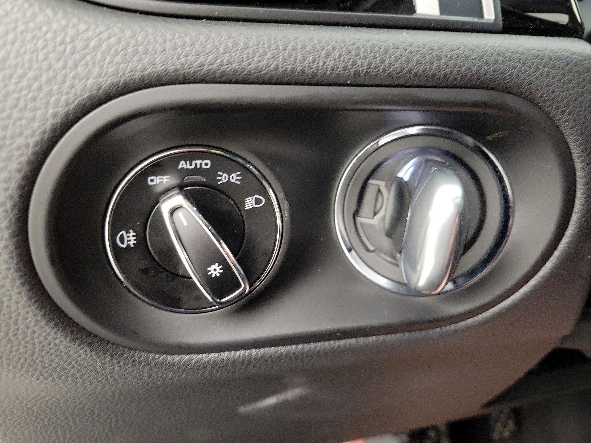 Thumbnail: 2023 Porsche Macan - 13