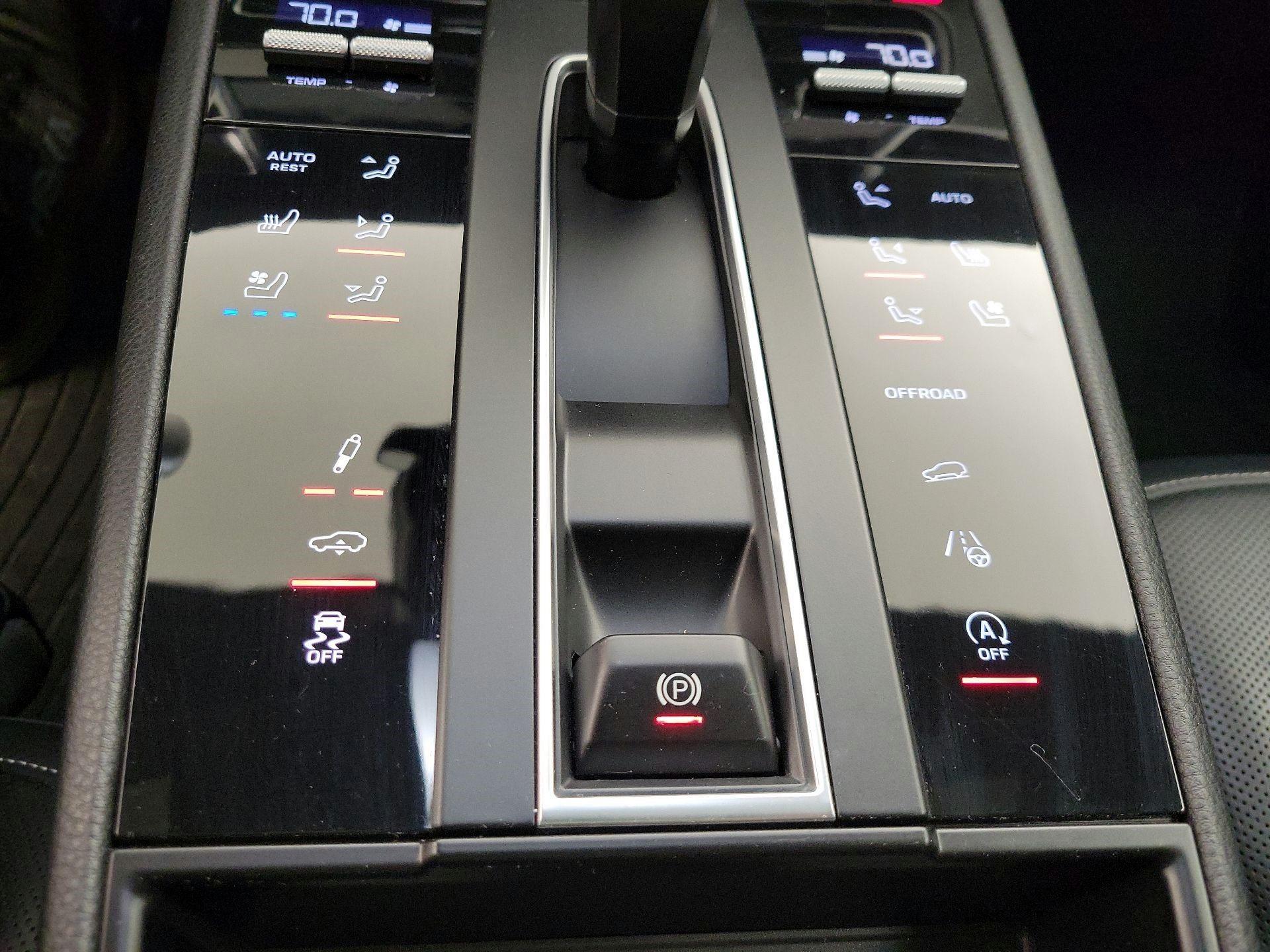 Thumbnail: 2023 Porsche Macan - 17