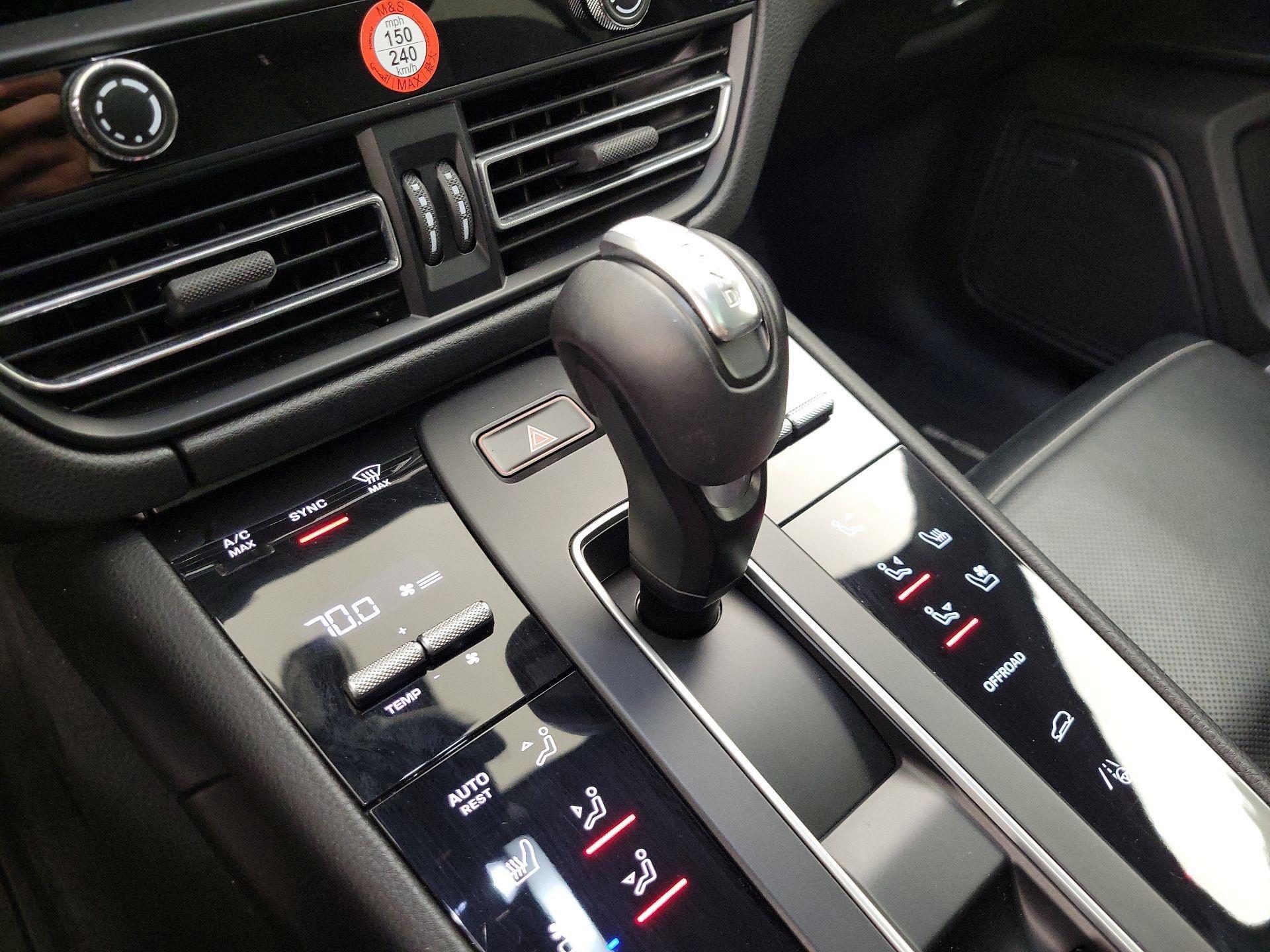 Thumbnail: 2023 Porsche Macan - 18