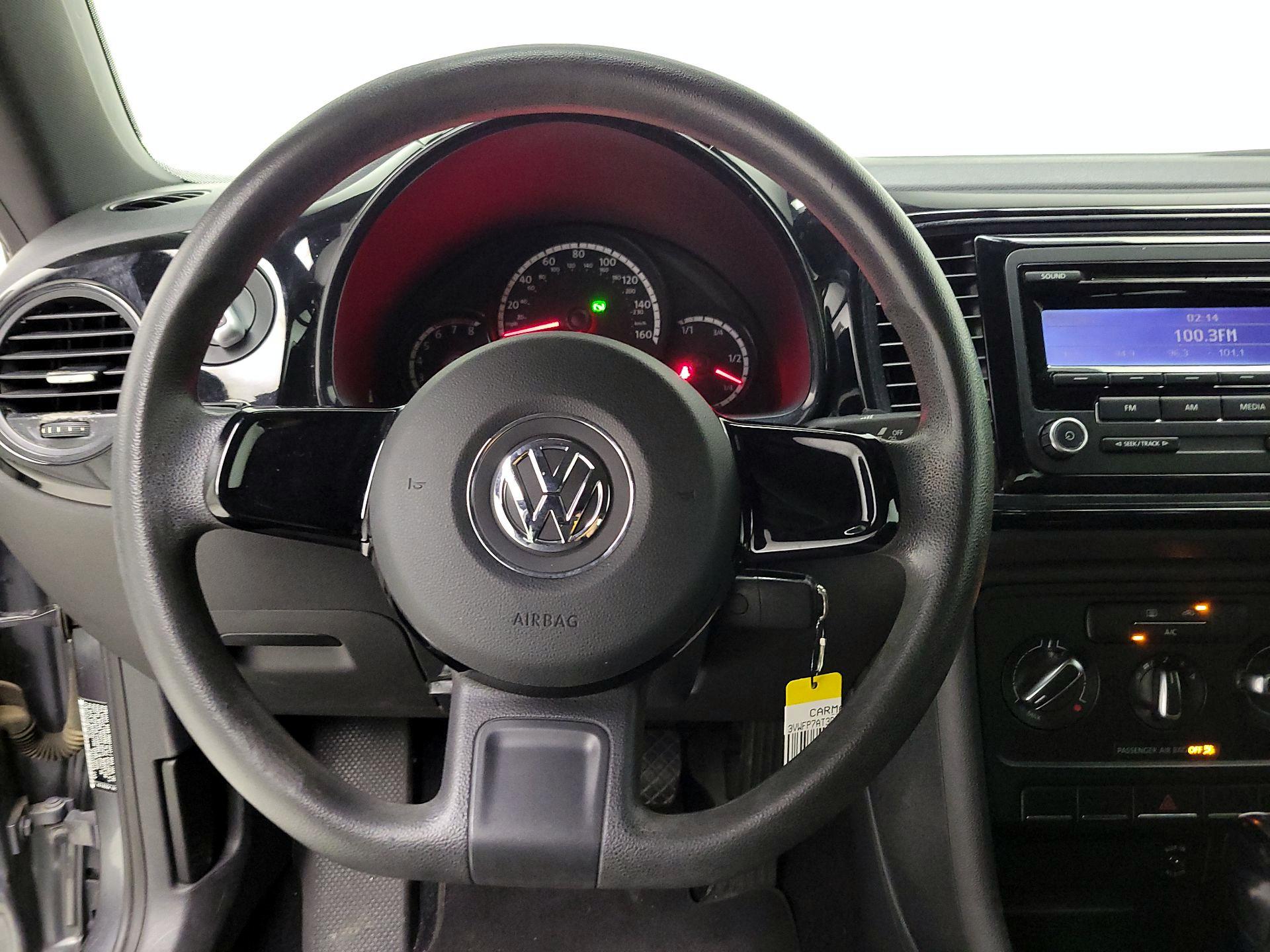 Thumbnail: 2013 Volkswagen Beetle - 10