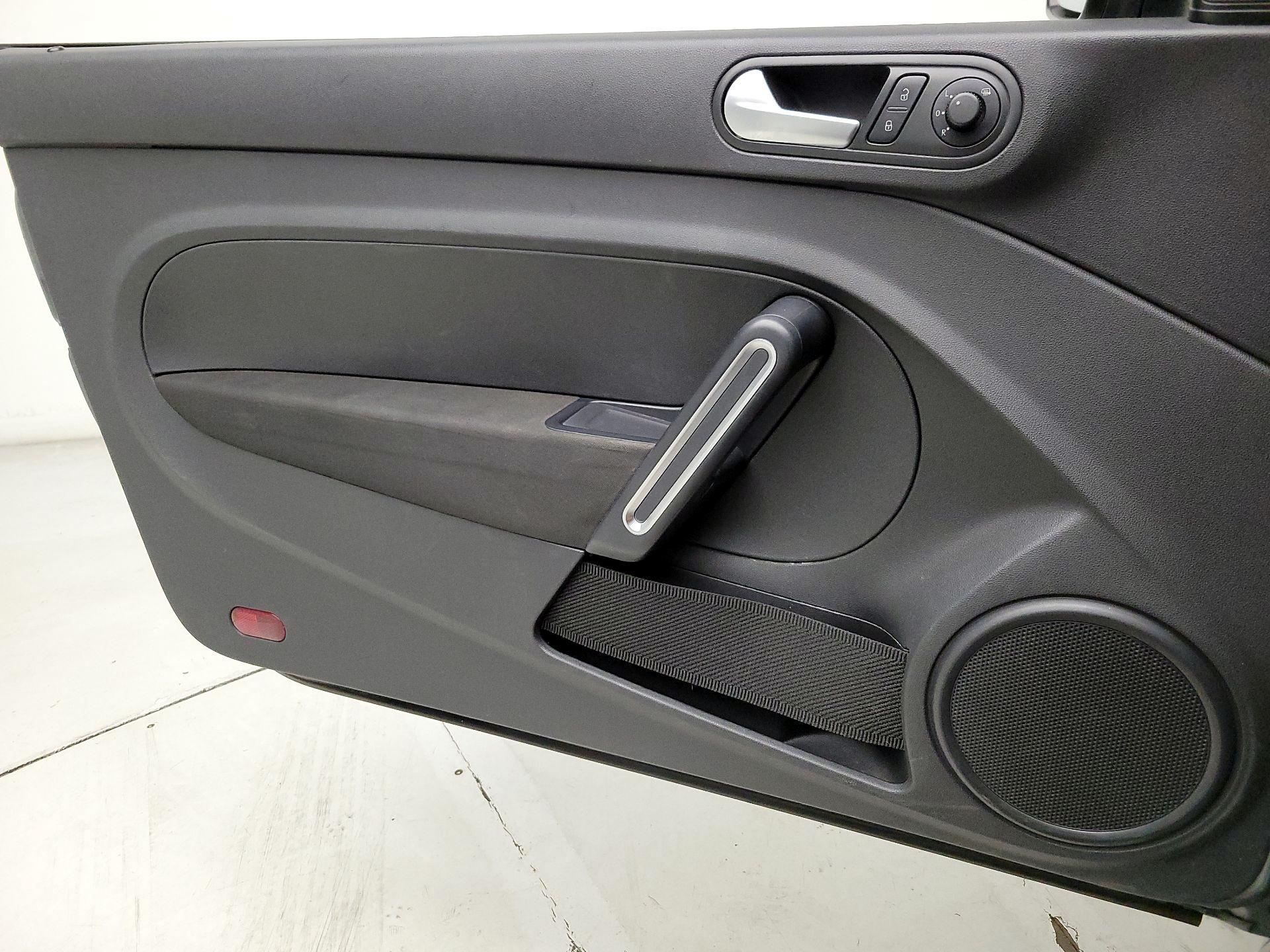 Thumbnail: 2013 Volkswagen Beetle - 12