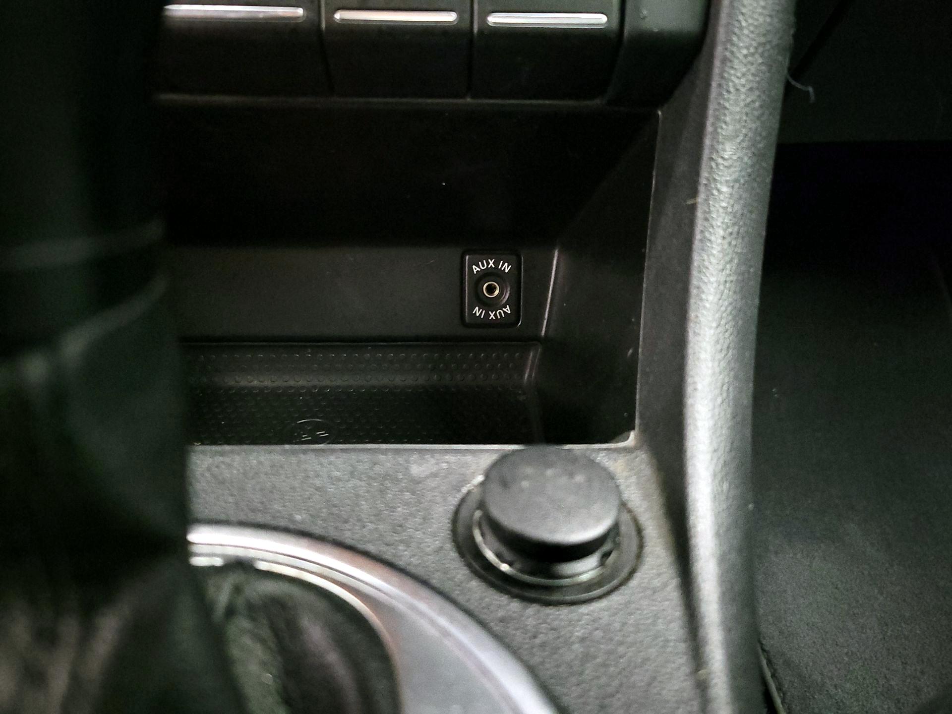 Thumbnail: 2013 Volkswagen Beetle - 16