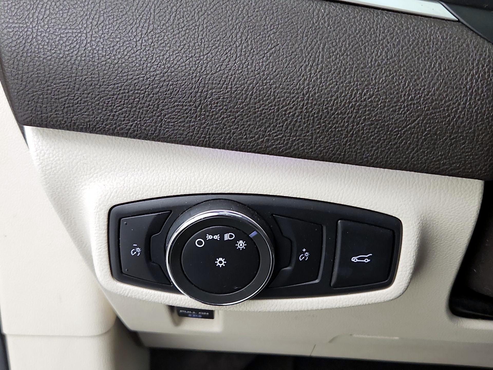 Thumbnail: 2015 Lincoln MKC - 13