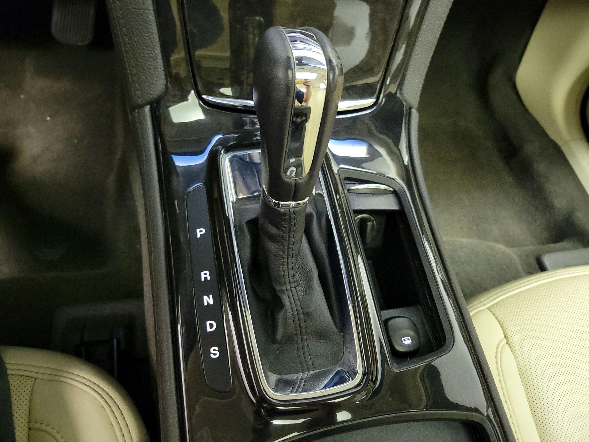 Thumbnail: 2016 Lincoln MKS - 18