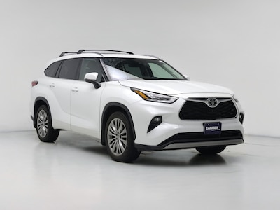 White 2022 Toyota Highlander Platinum