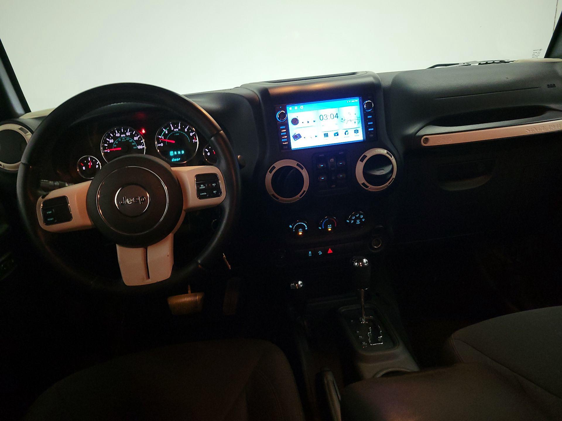 Thumbnail: 2015 Jeep Wrangler - 9