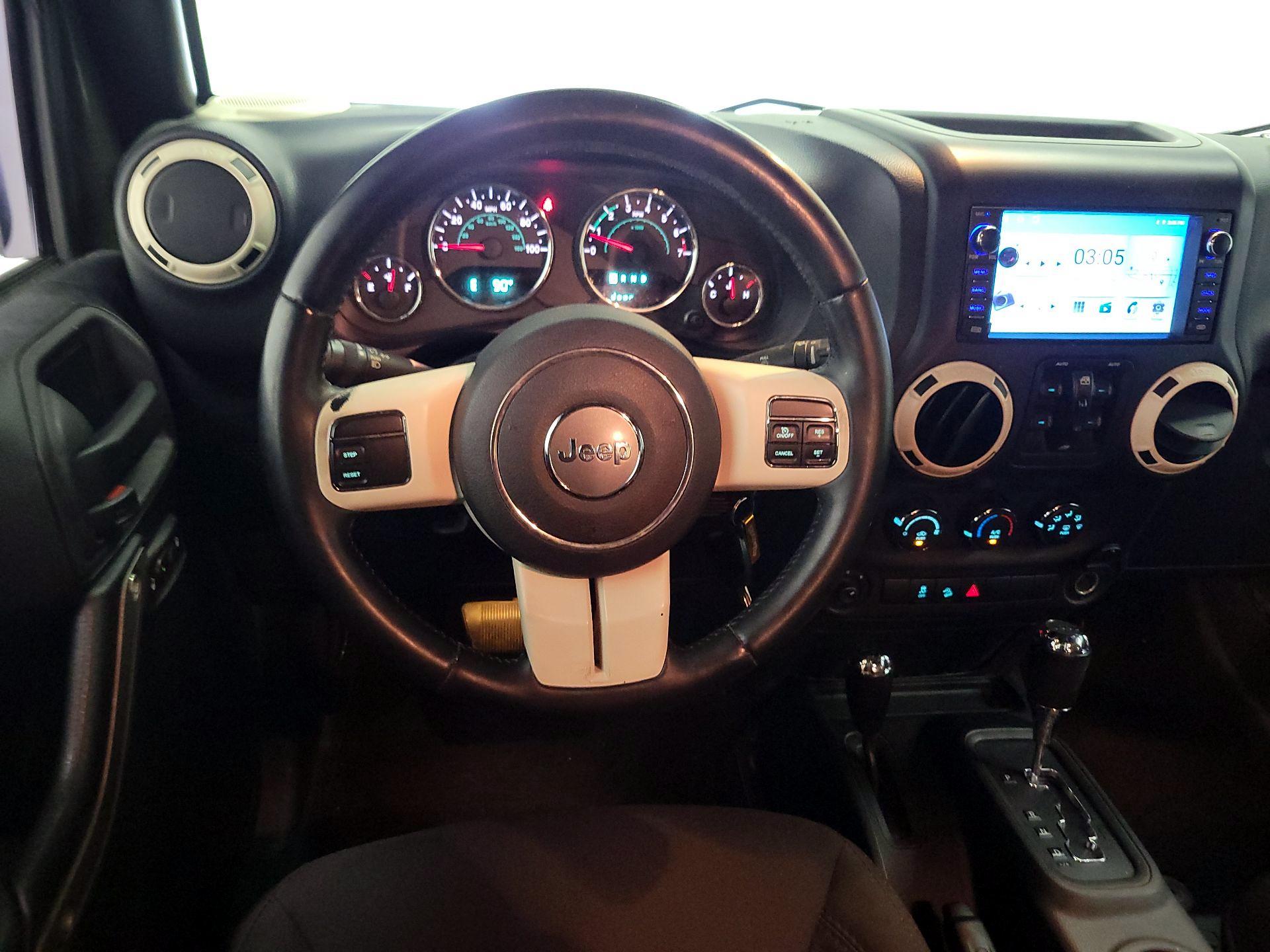 Thumbnail: 2015 Jeep Wrangler - 10