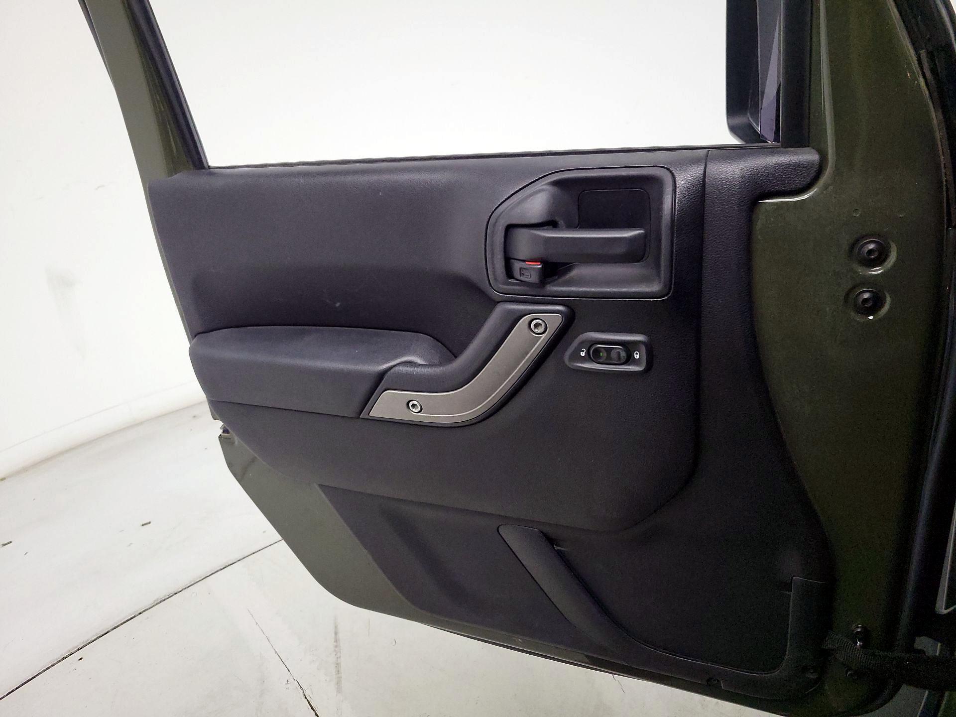 Thumbnail: 2015 Jeep Wrangler - 12