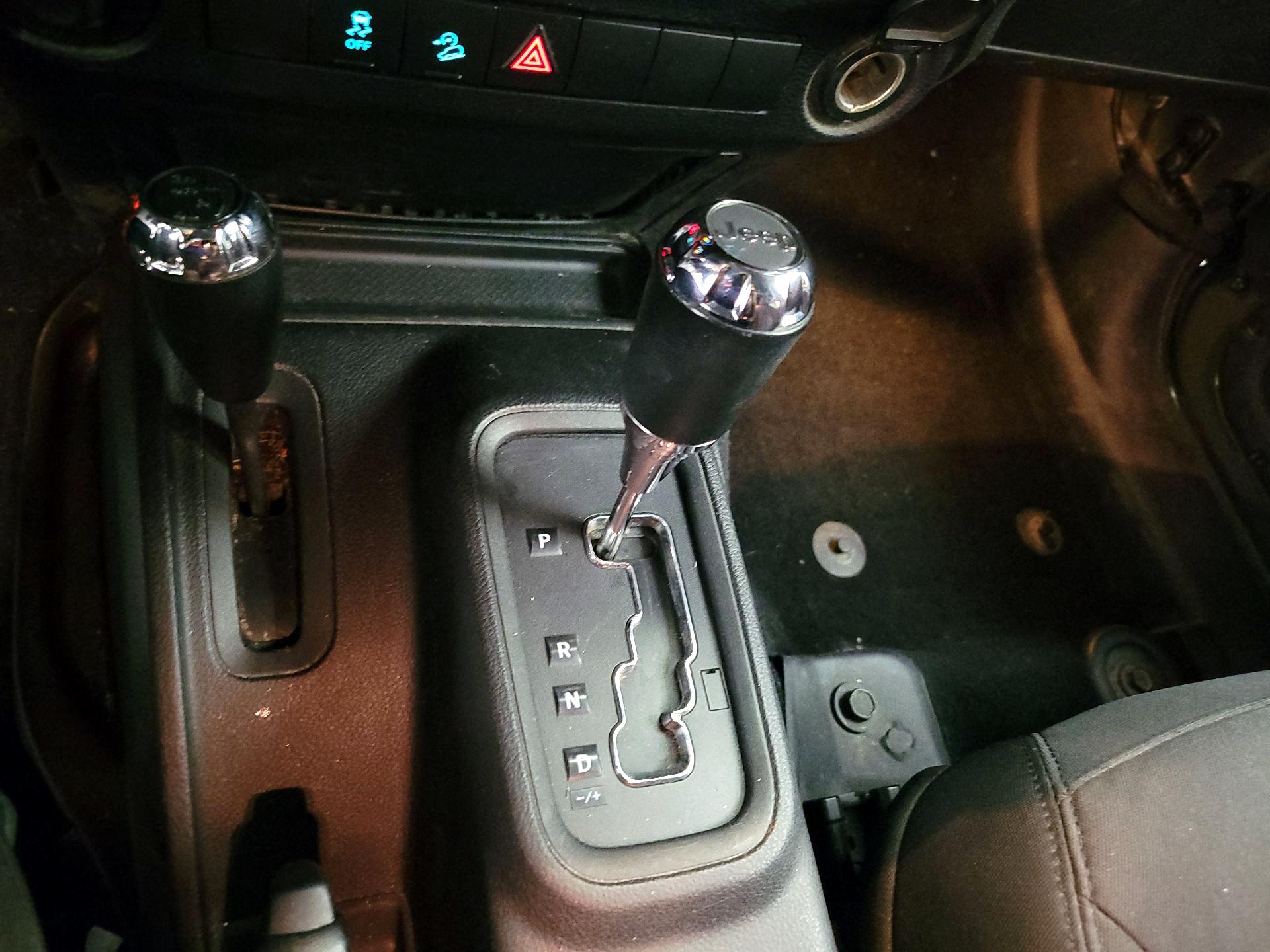 Thumbnail: 2015 Jeep Wrangler - 15