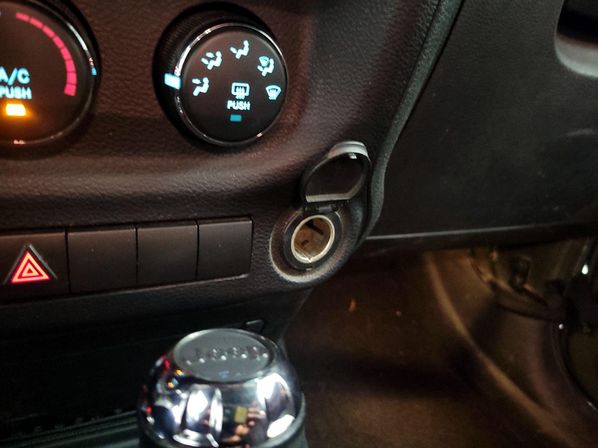 Thumbnail: 2015 Jeep Wrangler - 16