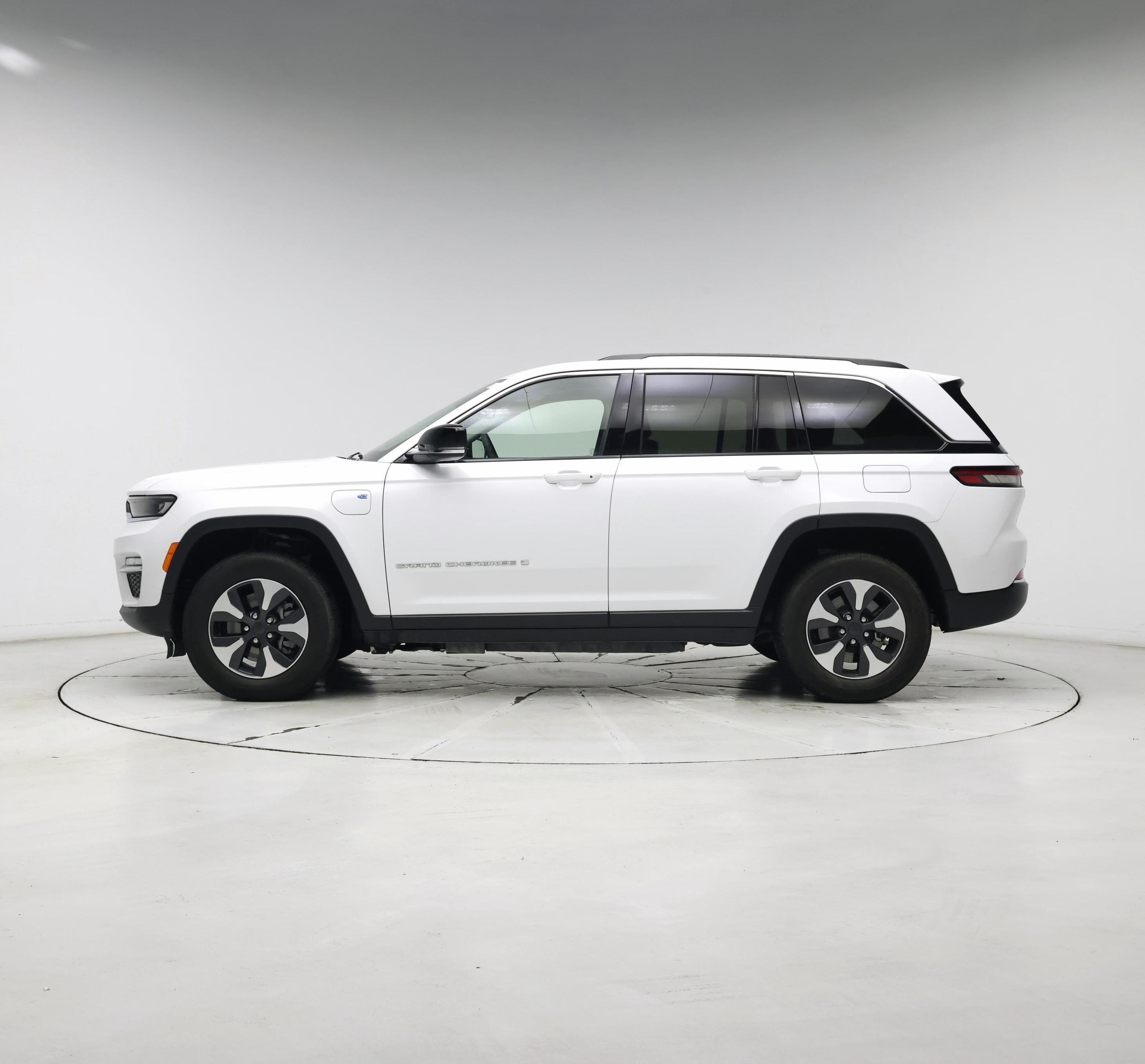 Thumbnail: 2023 Jeep Grand Cherokee - 3