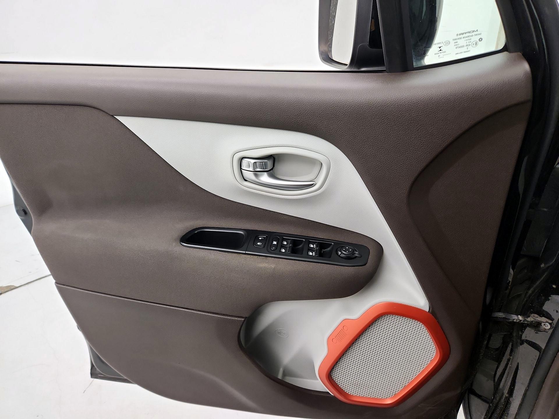 Thumbnail: 2015 Jeep Renegade - 12