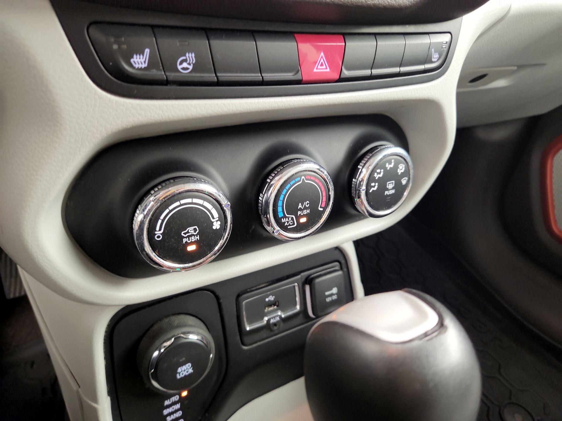 Thumbnail: 2015 Jeep Renegade - 16