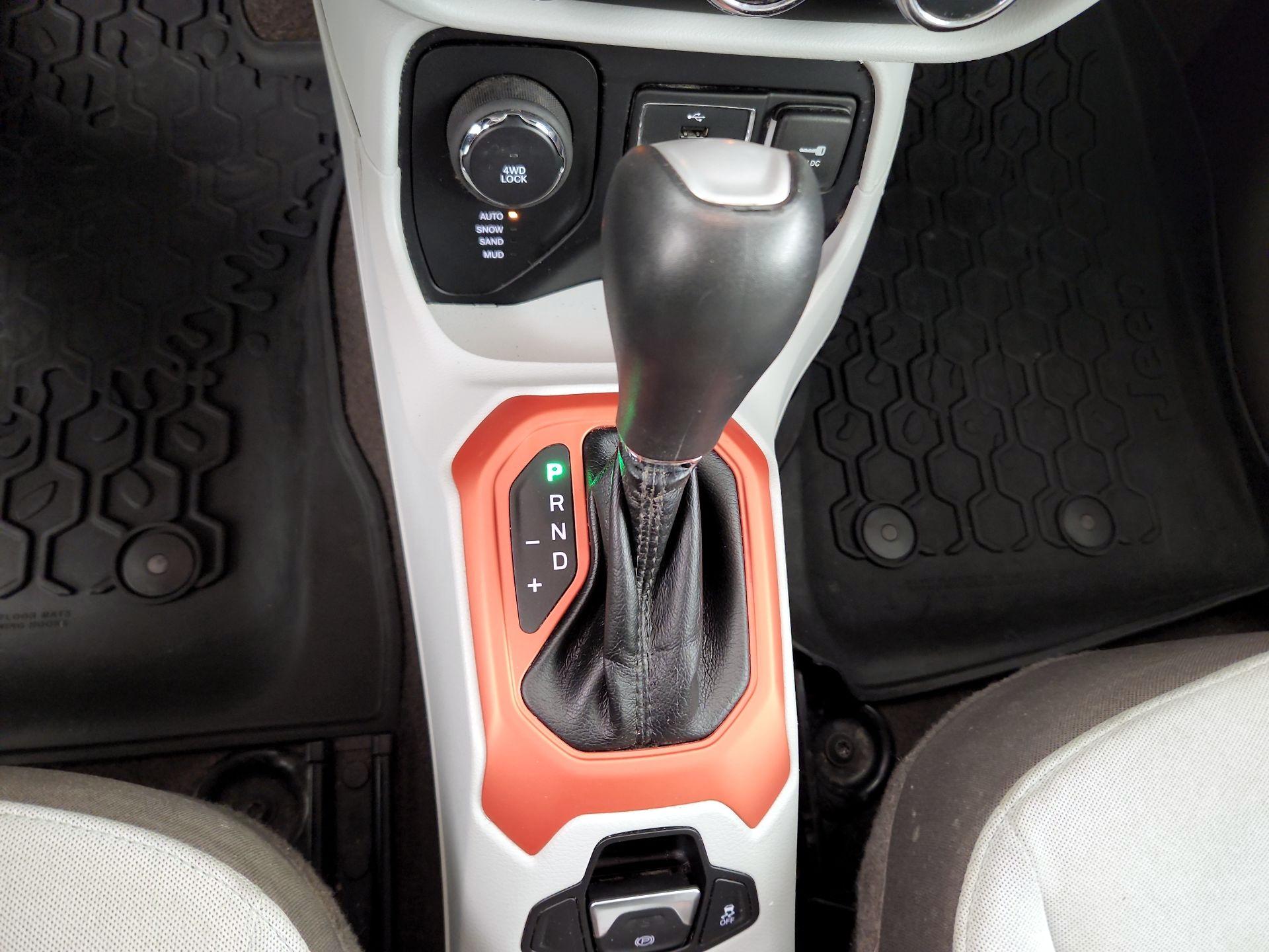 Thumbnail: 2015 Jeep Renegade - 17