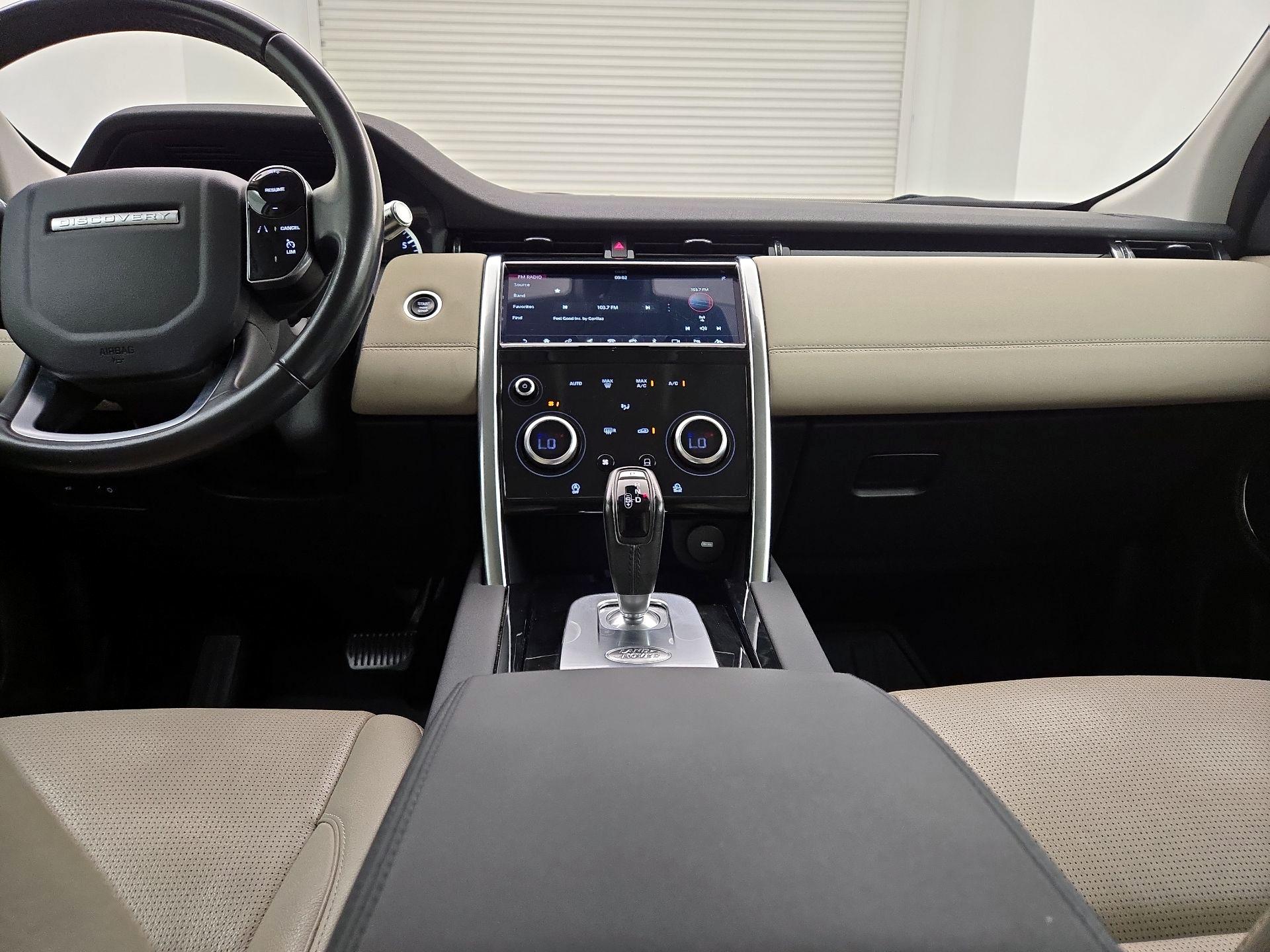 Thumbnail: 2020 Land Rover Discovery Sport - 9