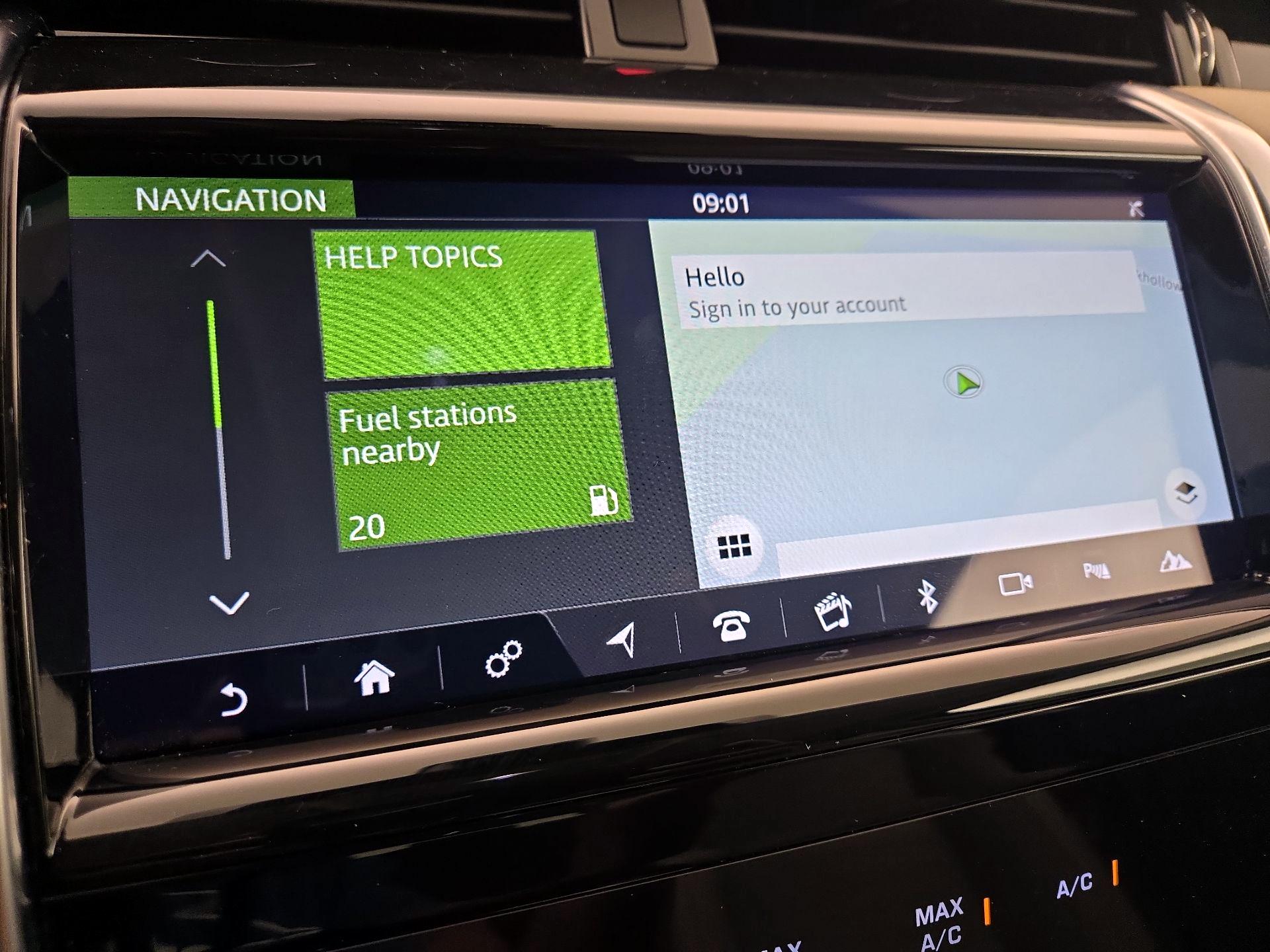 Thumbnail: 2020 Land Rover Discovery Sport - 14
