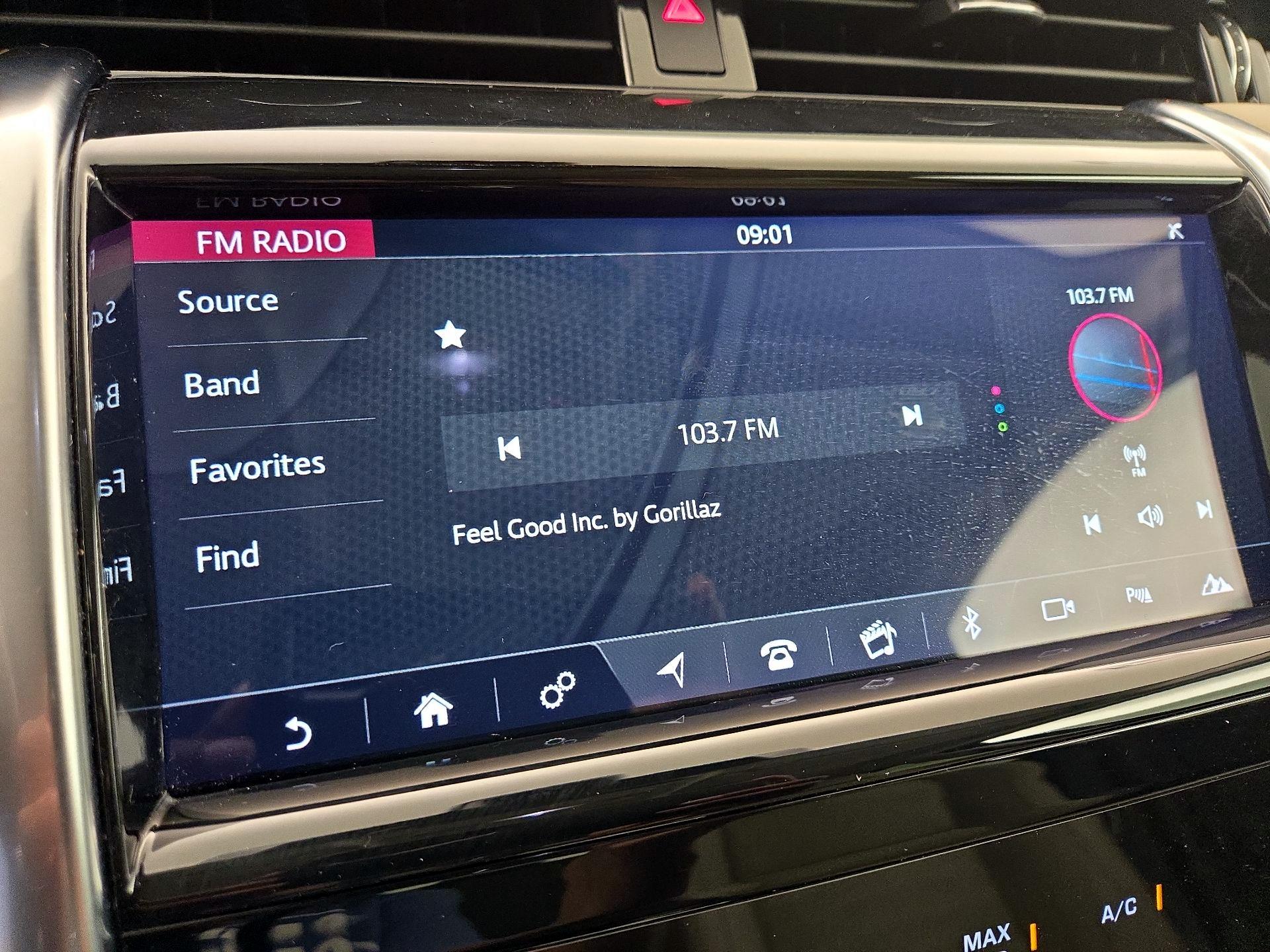 Thumbnail: 2020 Land Rover Discovery Sport - 16