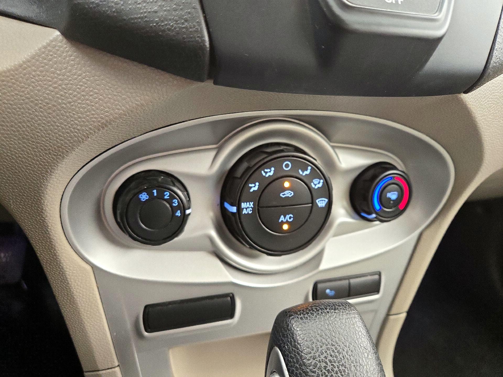 Thumbnail: 2015 Ford Fiesta - 15