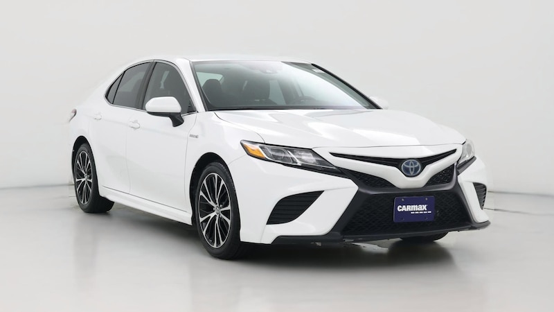 2020 Toyota Camry SE Hero Image