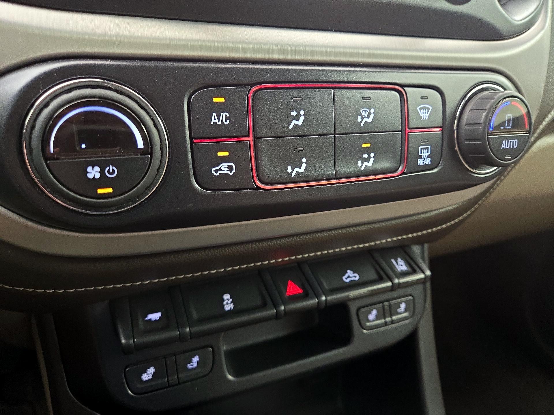 Thumbnail: 2016 GMC Canyon - 16