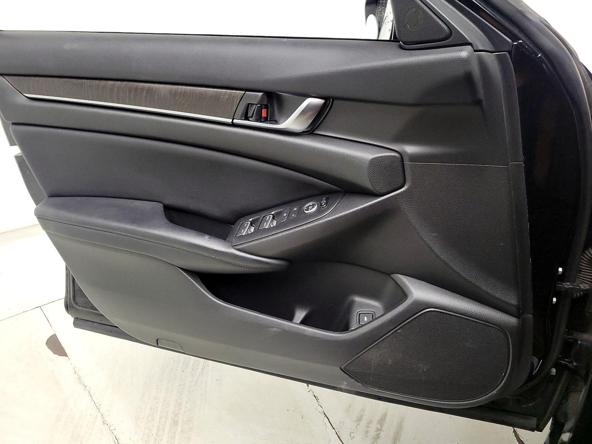 Thumbnail: 2018 Honda Accord - 12