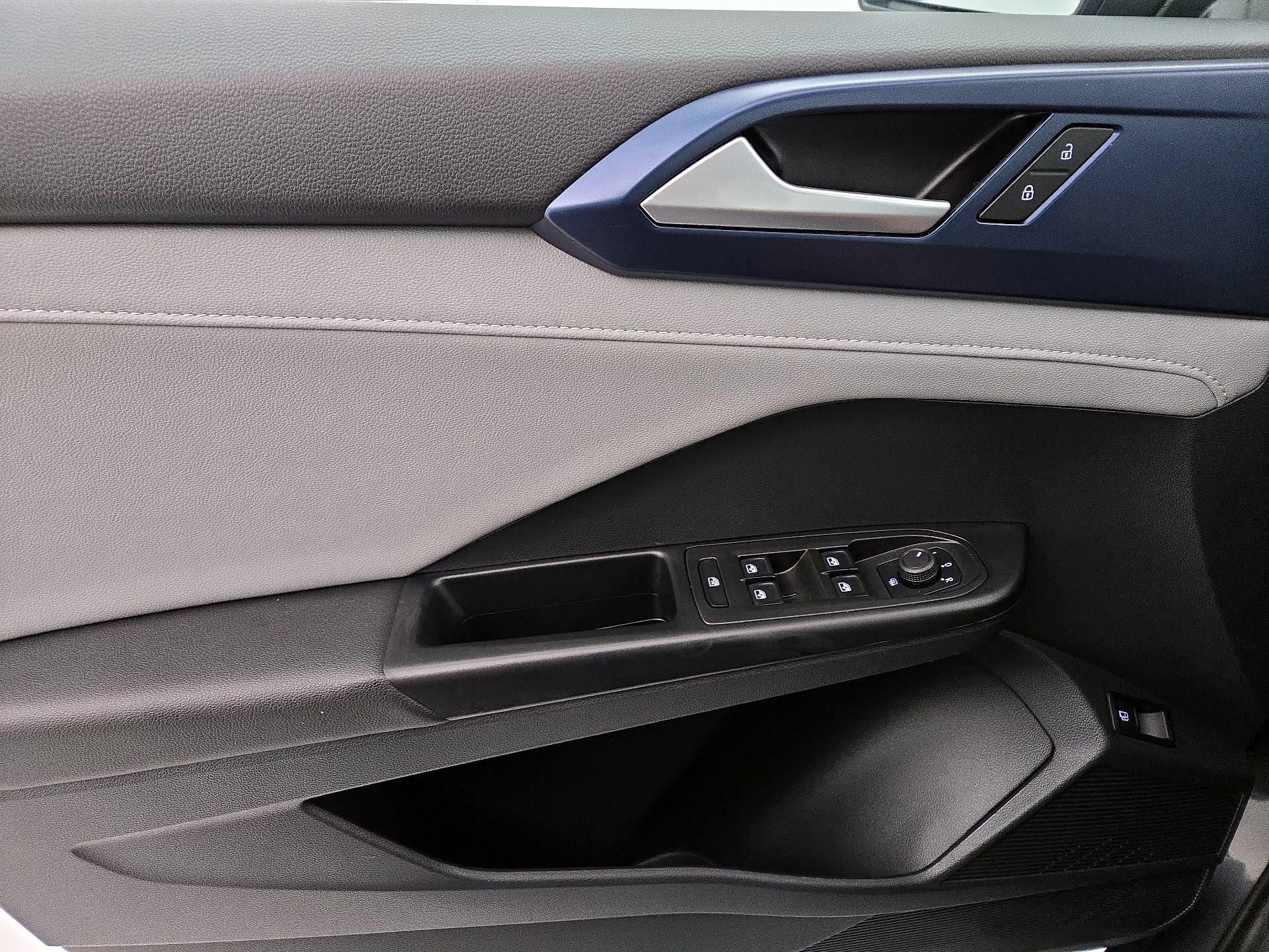 Thumbnail: 2023 Volkswagen Taos - 10