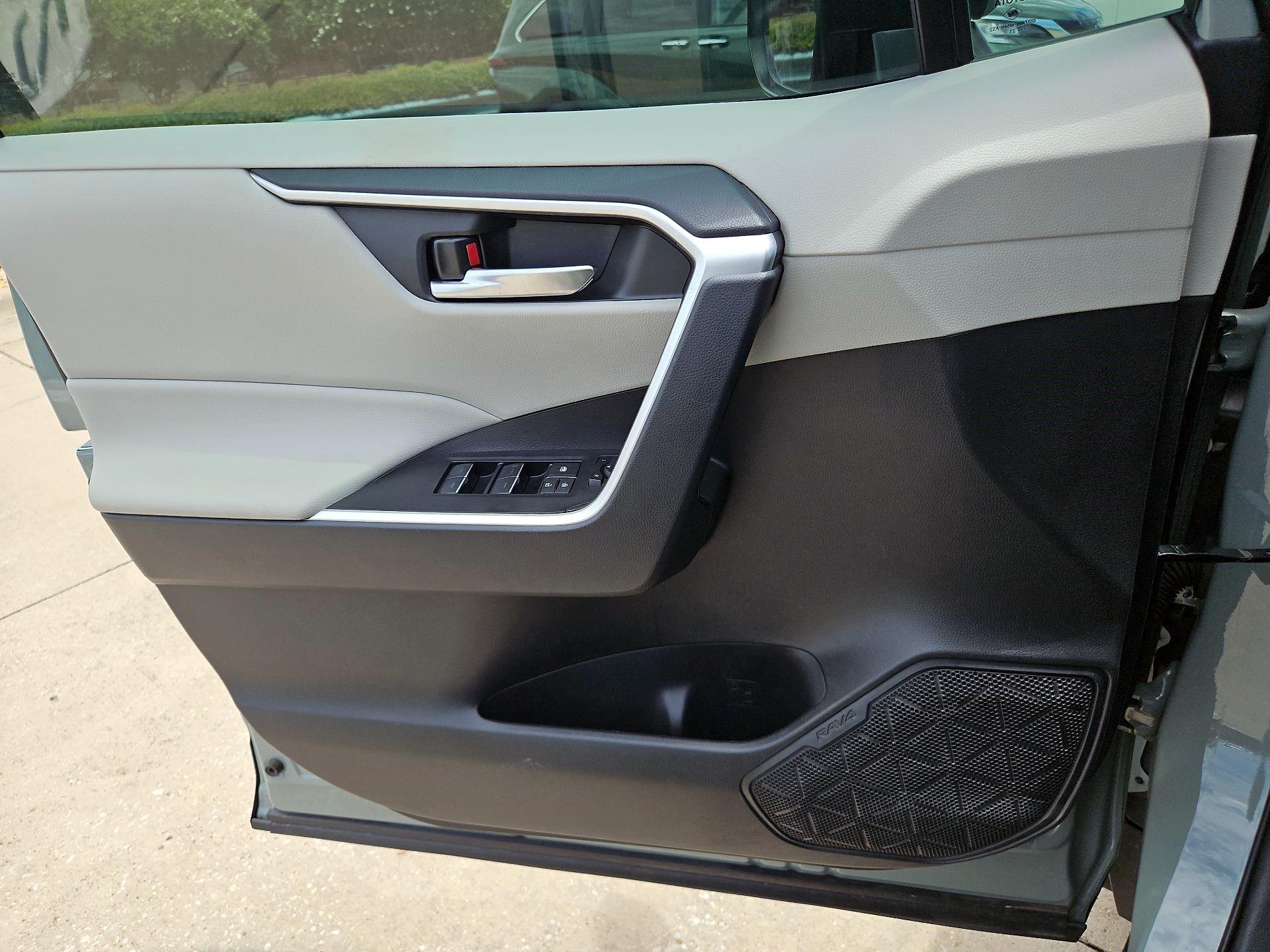 Thumbnail: 2023 Toyota RAV4 - 10