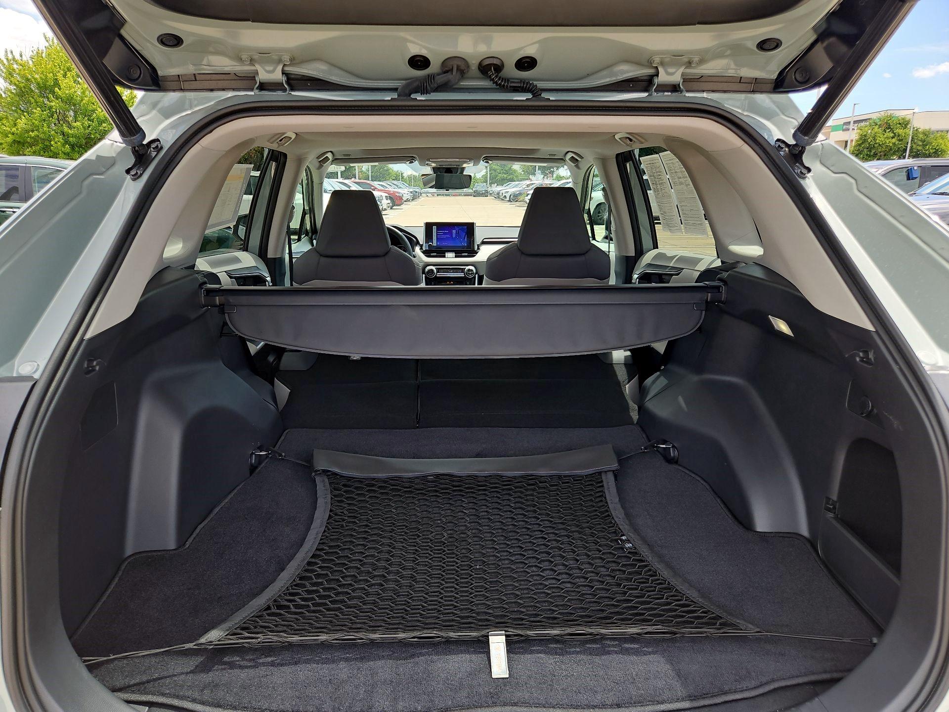 Thumbnail: 2023 Toyota RAV4 - 20