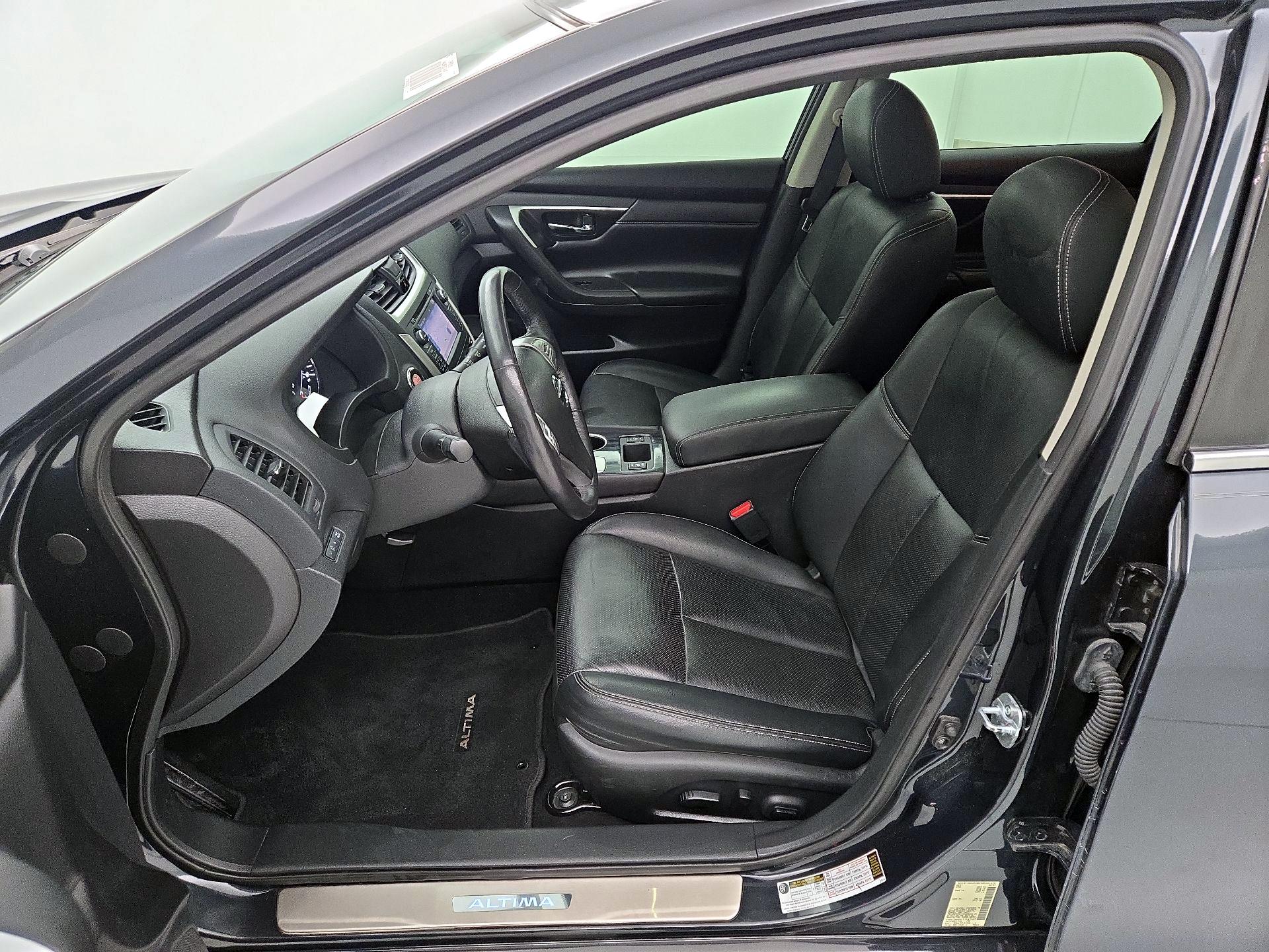 Thumbnail: 2016 Nissan Altima - 11