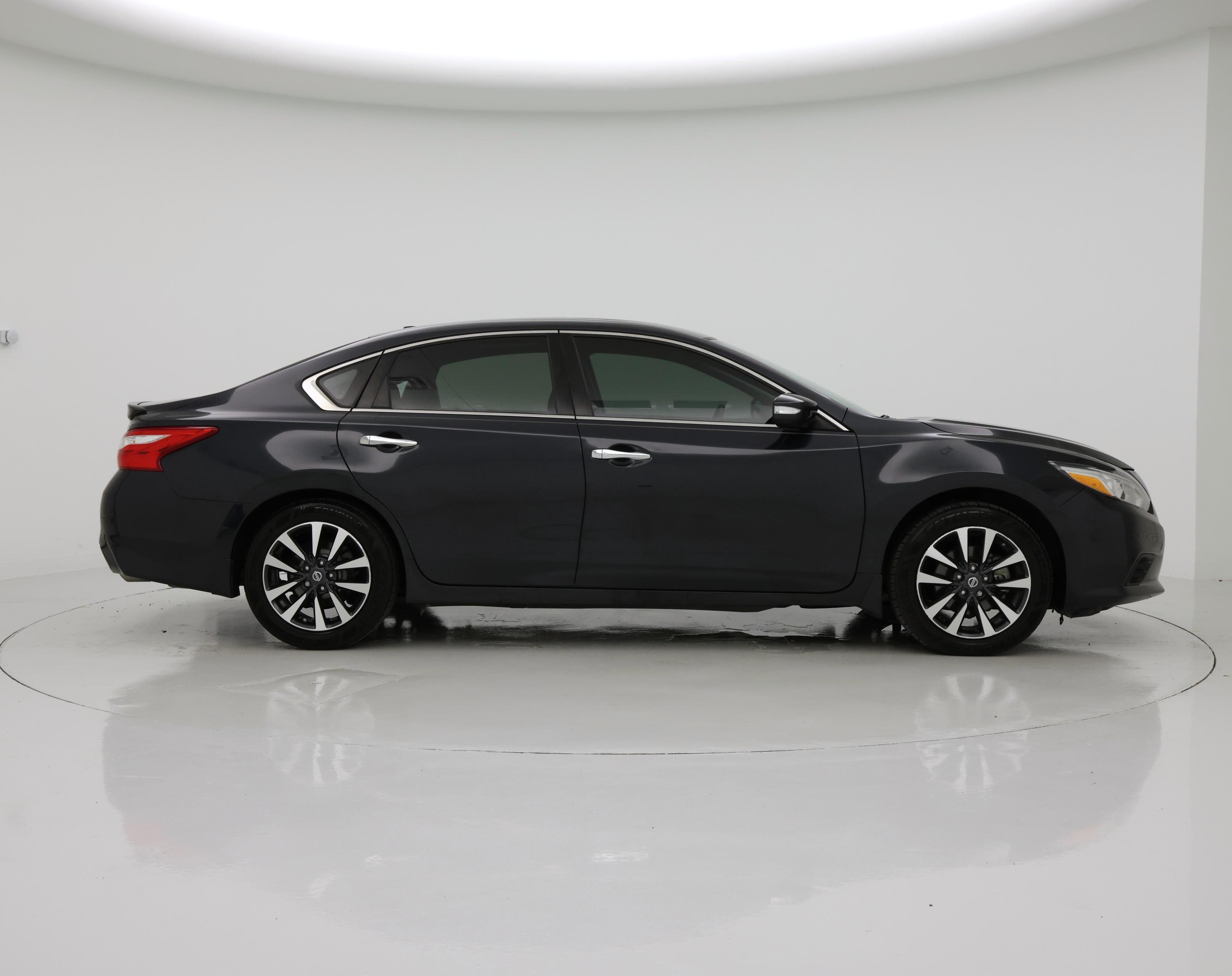 Thumbnail: 2016 Nissan Altima - 7