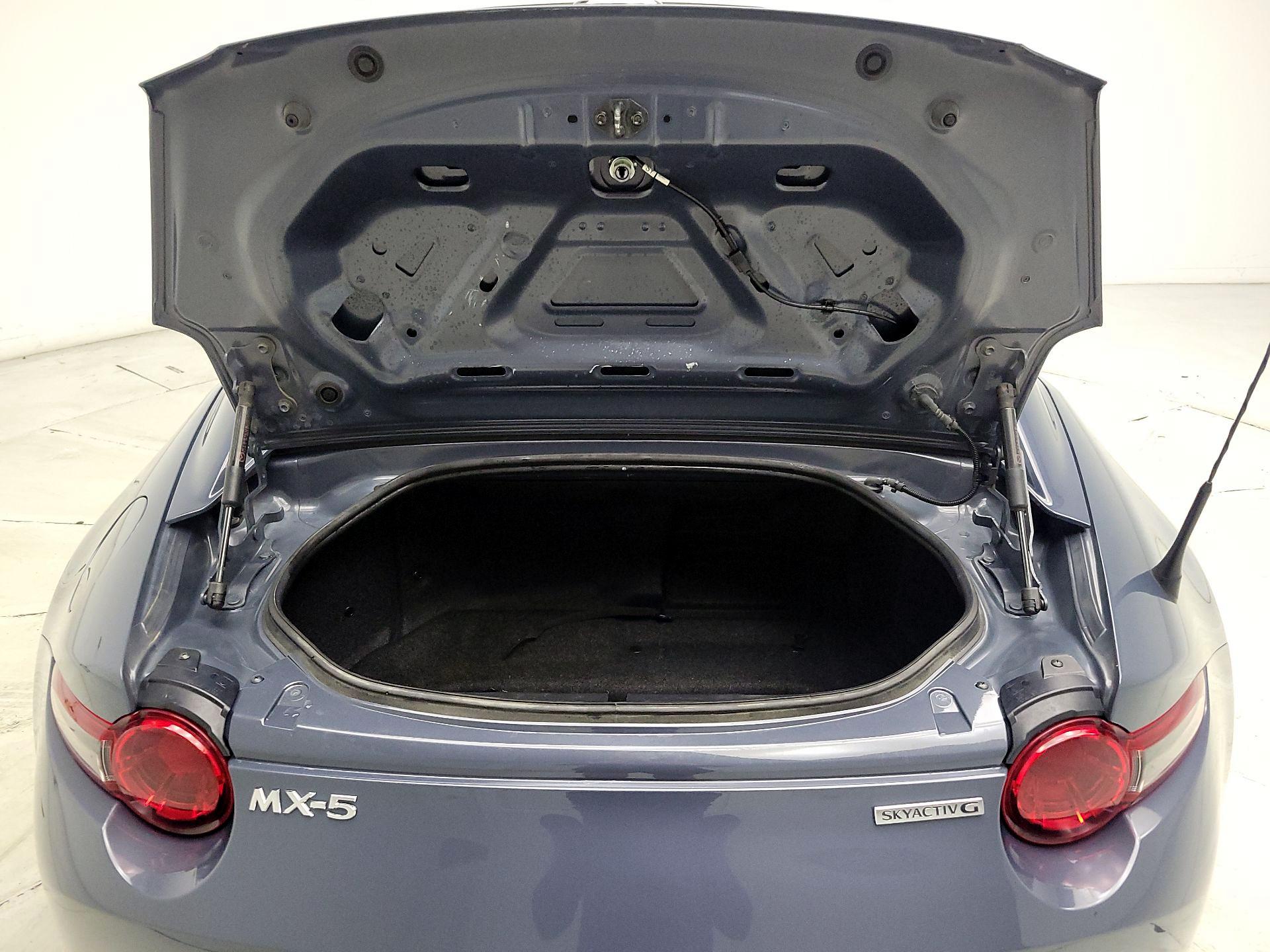 Thumbnail: 2021 Mazda MX-5 Miata - 18
