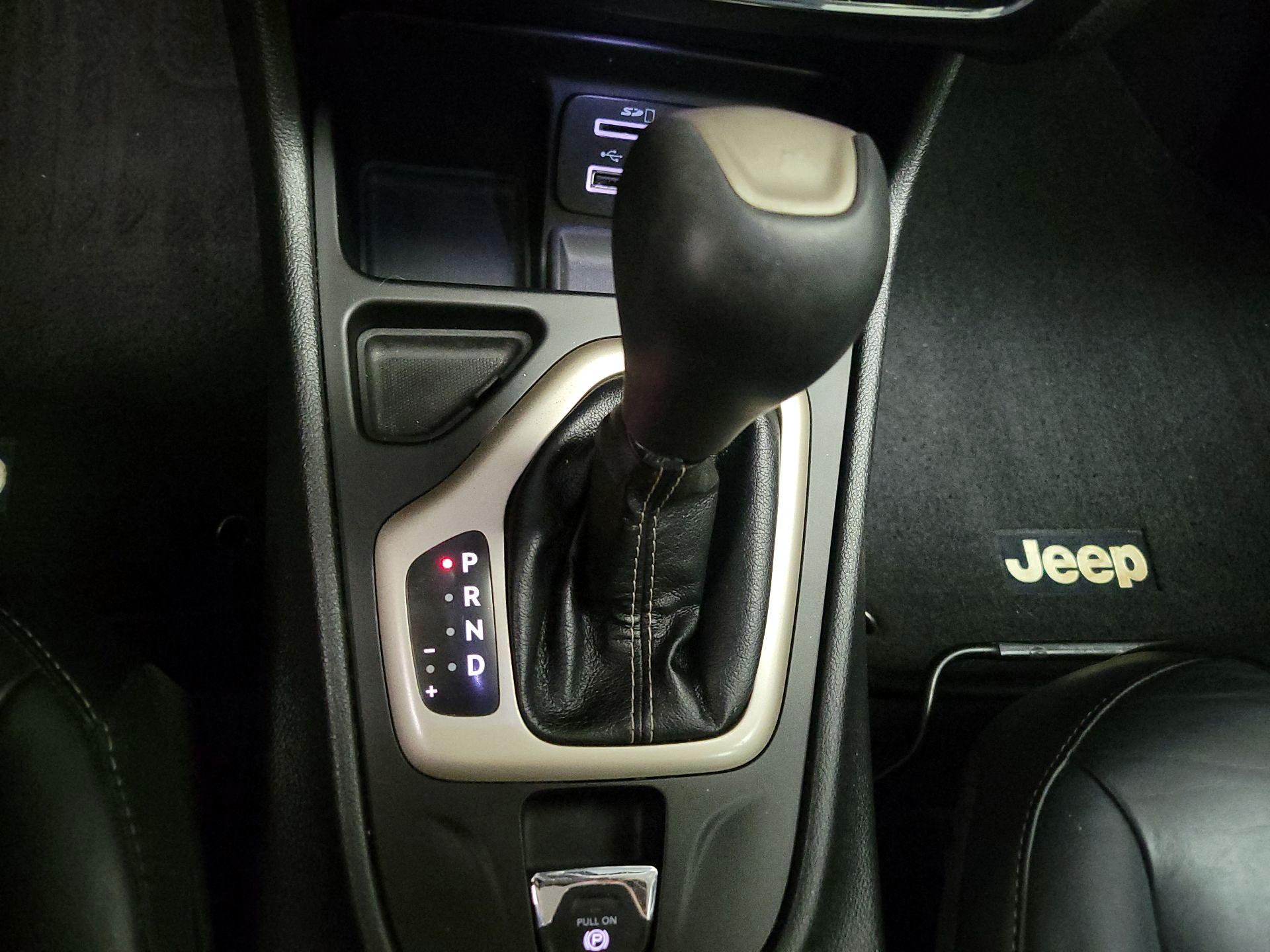 Thumbnail: 2017 Jeep Cherokee - 17