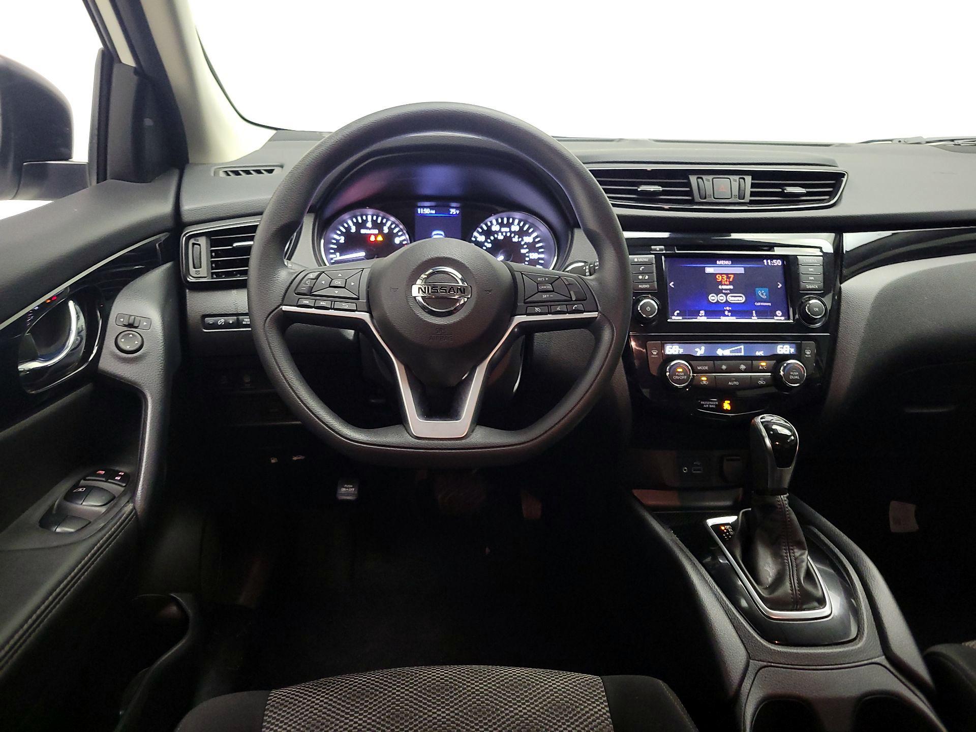 Thumbnail: 2020 Nissan Rogue Sport - 10