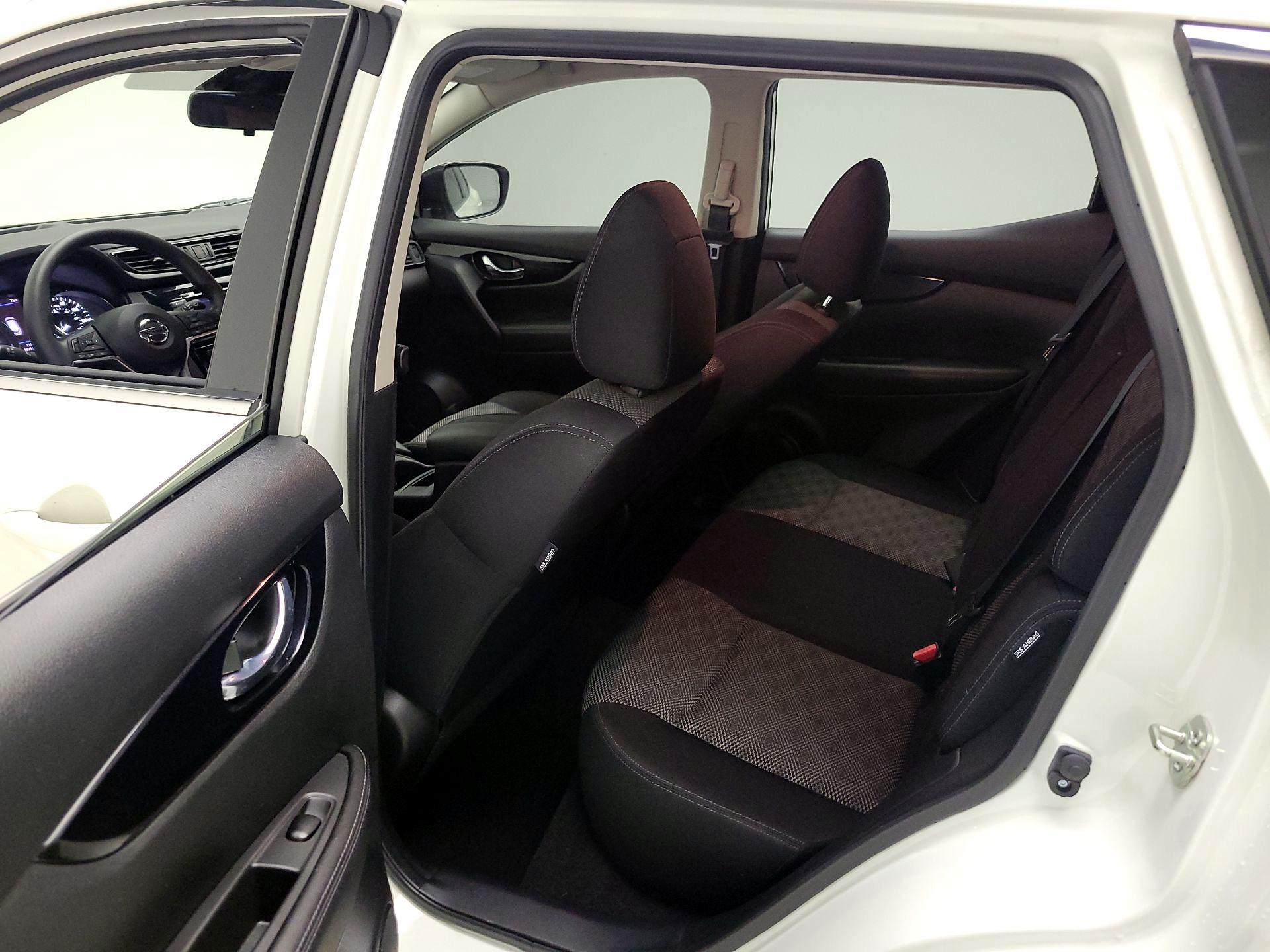 Thumbnail: 2020 Nissan Rogue Sport - 19