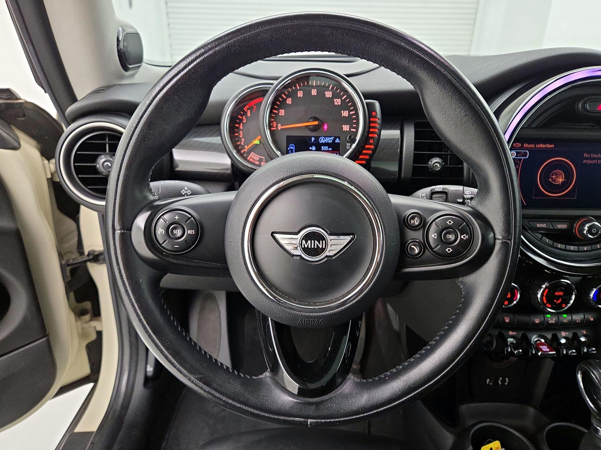 Thumbnail: 2015 MINI Cooper Hardtop - 10