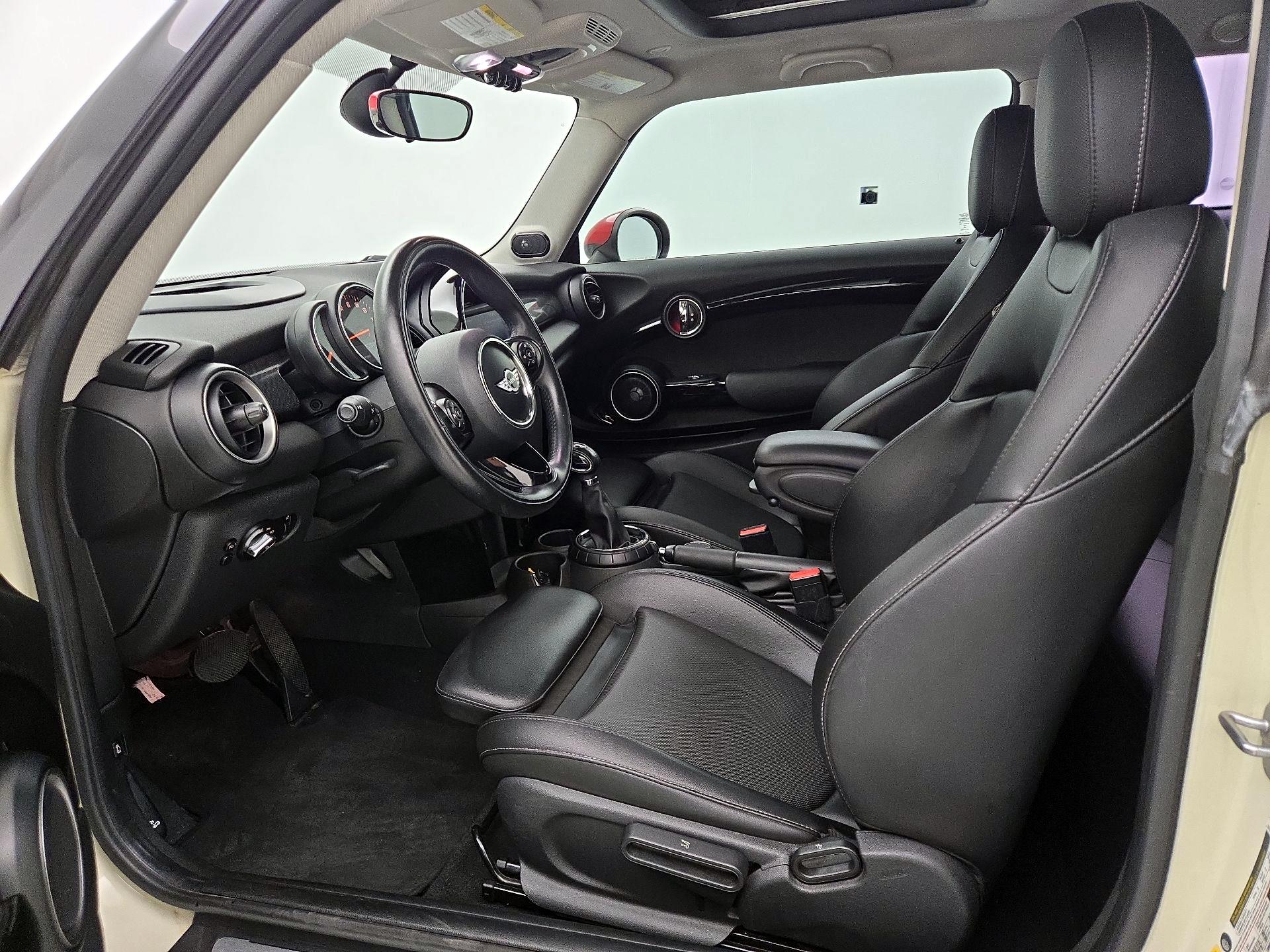 Thumbnail: 2015 MINI Cooper Hardtop - 11
